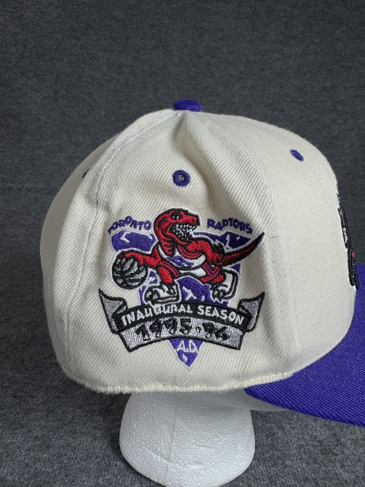 NBA Vintage Toronto Raptors Mitchell & Ness Fitted Hat 7 1/4 Size ONE SIZE - 4 Thumbnail