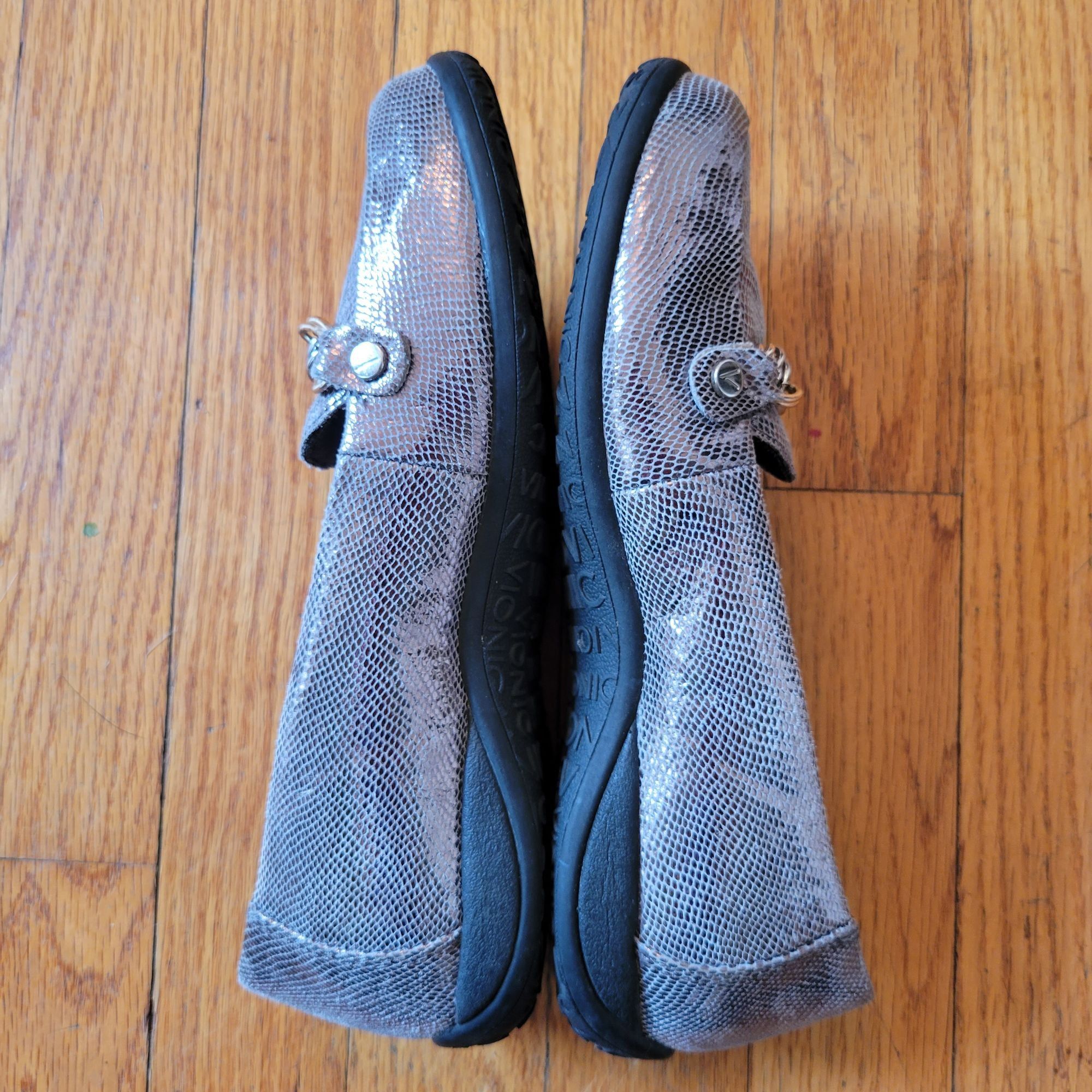 Vionic Vionic Orthaheel Loafers 6.5 Gray Snake Print ALDA Pewter Me Size US 6.5 / IT 36.5 - 6 Thumbnail