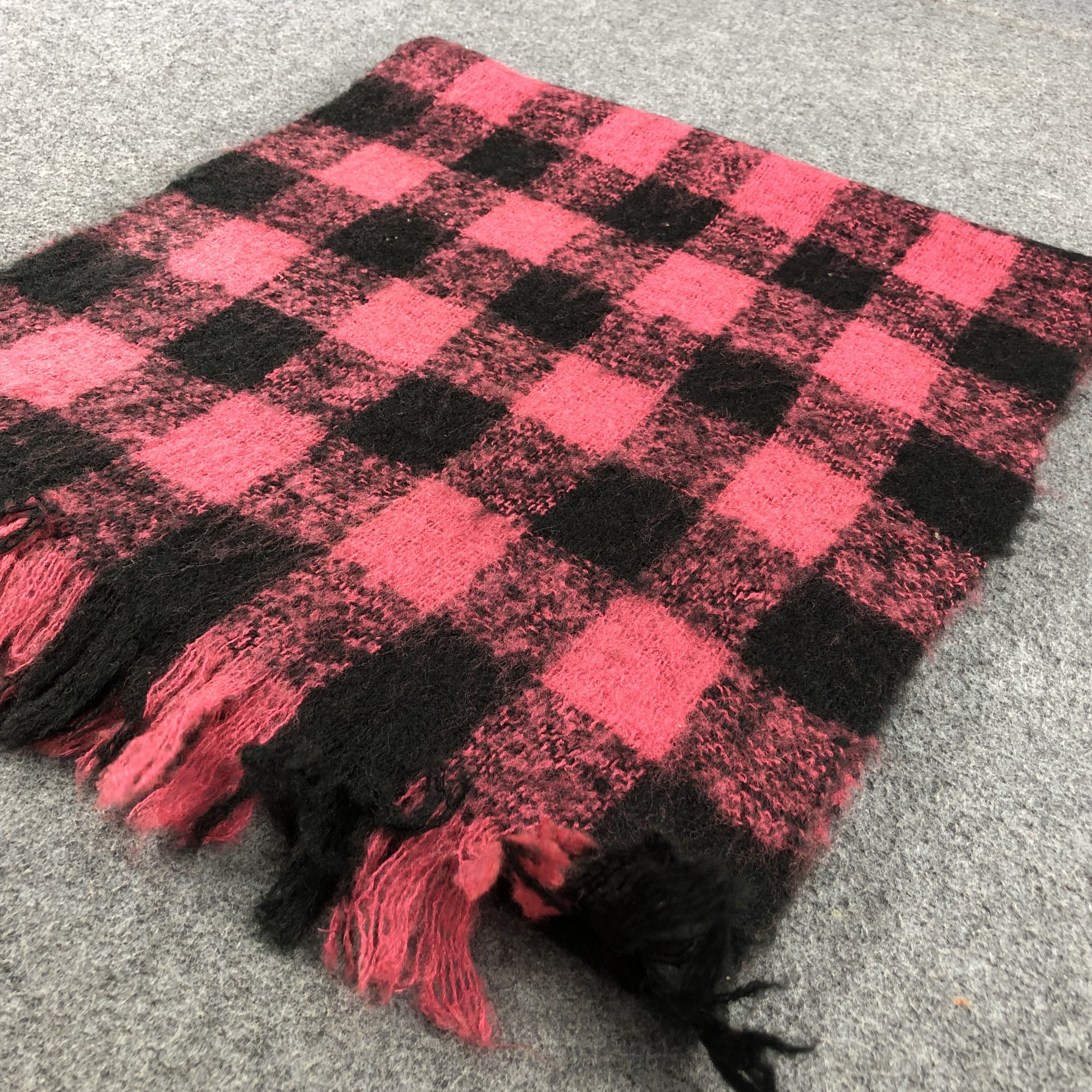 Vintage Black and Pink Checkered Mohair Scarf Muffler V651 Size ONE SIZE - 3 Thumbnail