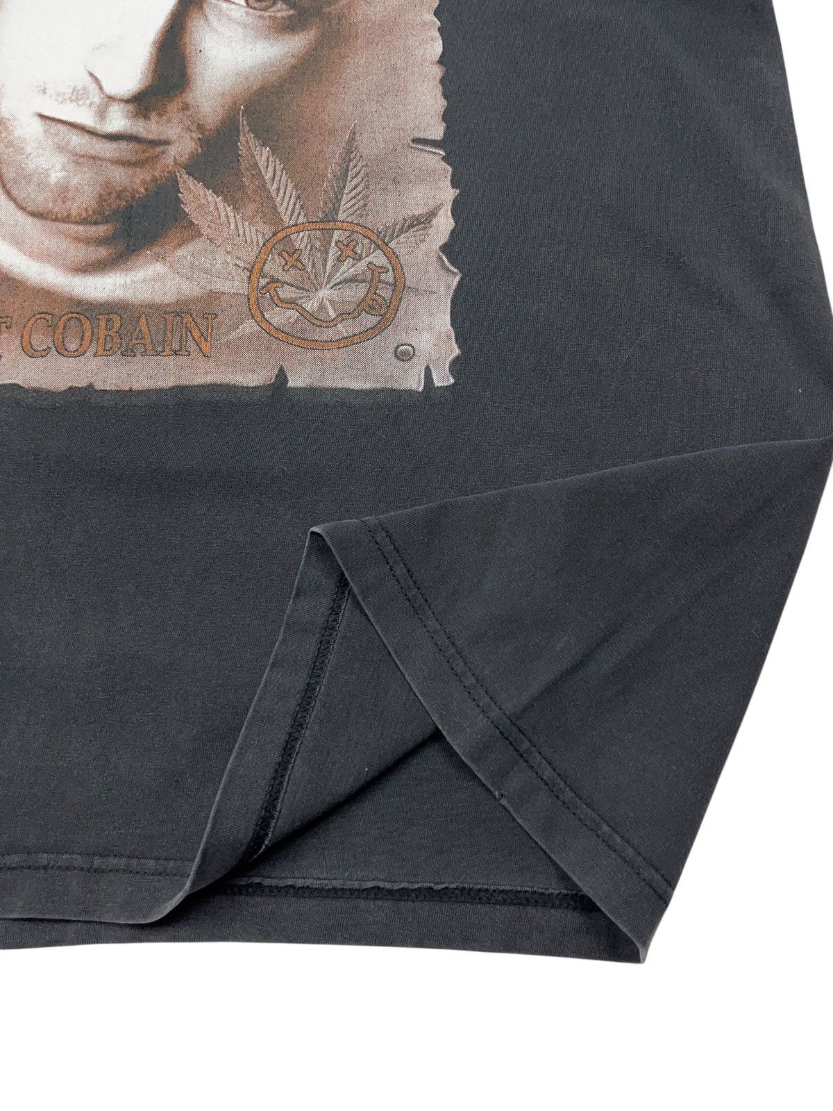 Nirvana Vintage 00s Nirvana Kurt Cobain Weed T-shirt Sun Faded Rare Size US L / EU 52-54 / 3 - 8 Thumbnail