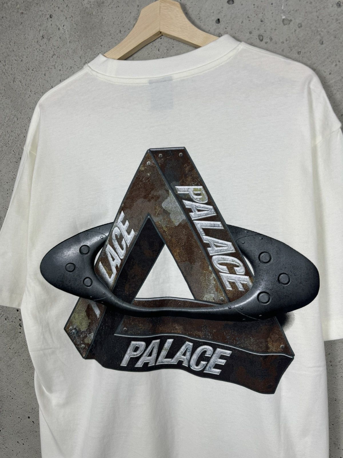 Oakley × Palace Palace x Oakley T-Shirt Off-White - Large Size US L / EU 52-54 / 3 - 3 Thumbnail