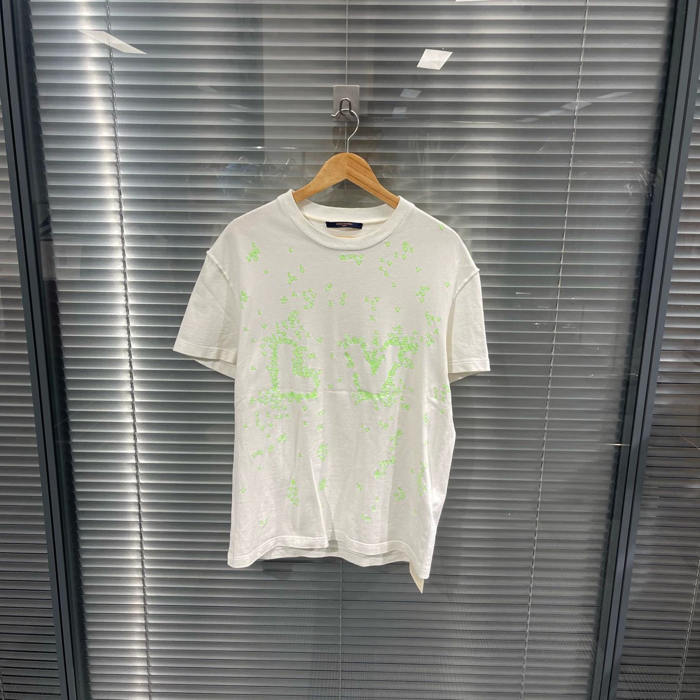 Louis Vuitton Louis Vuitton Paper Plane Embroidery S/S Tee Size S Size US S / EU 44-46 / 1 - 1 Thumbnail