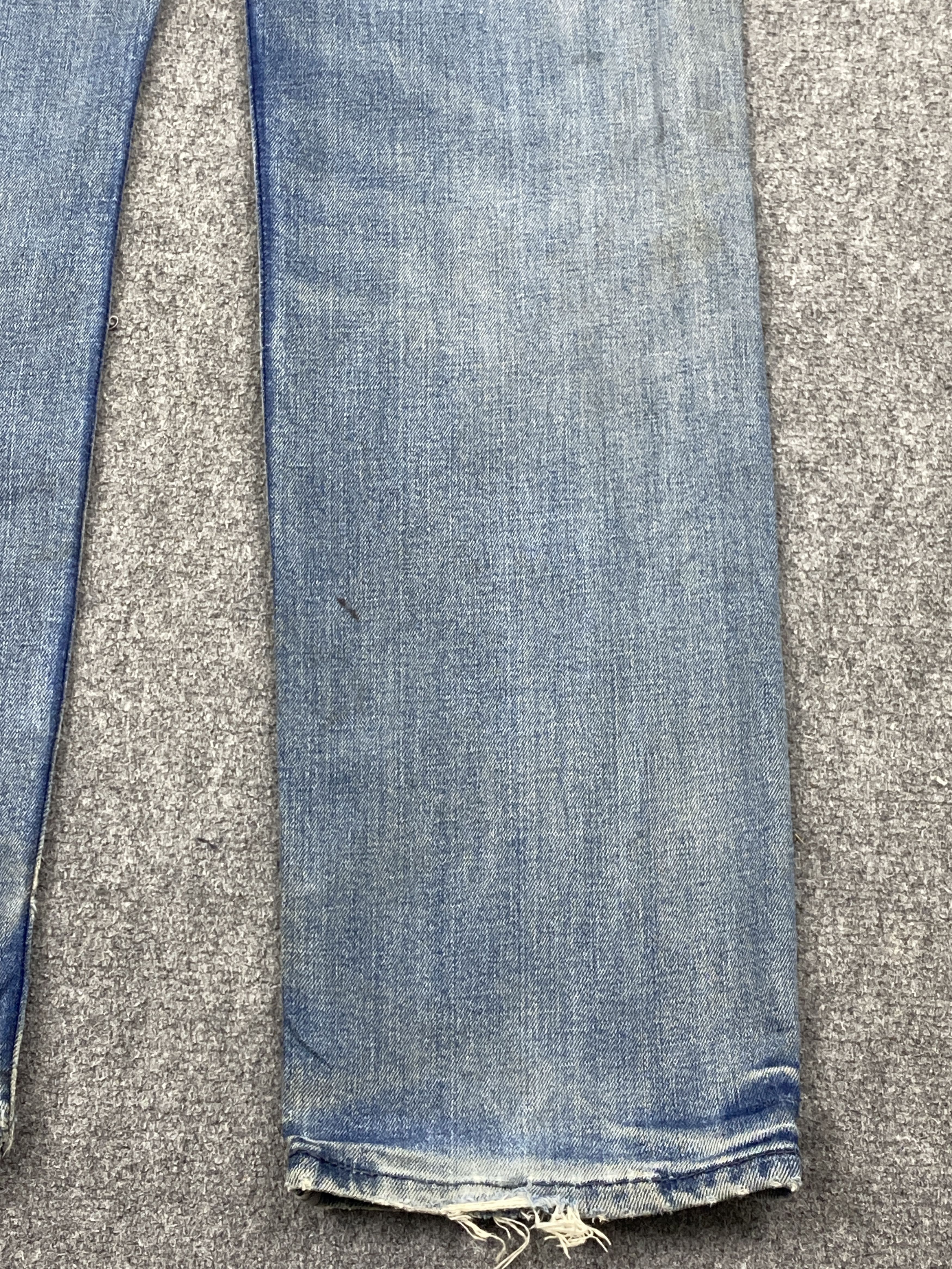 Levi's Distressed Vintage Levi's 514 Faded Blue Jeans DP2820 Size US 31 - 22 Thumbnail