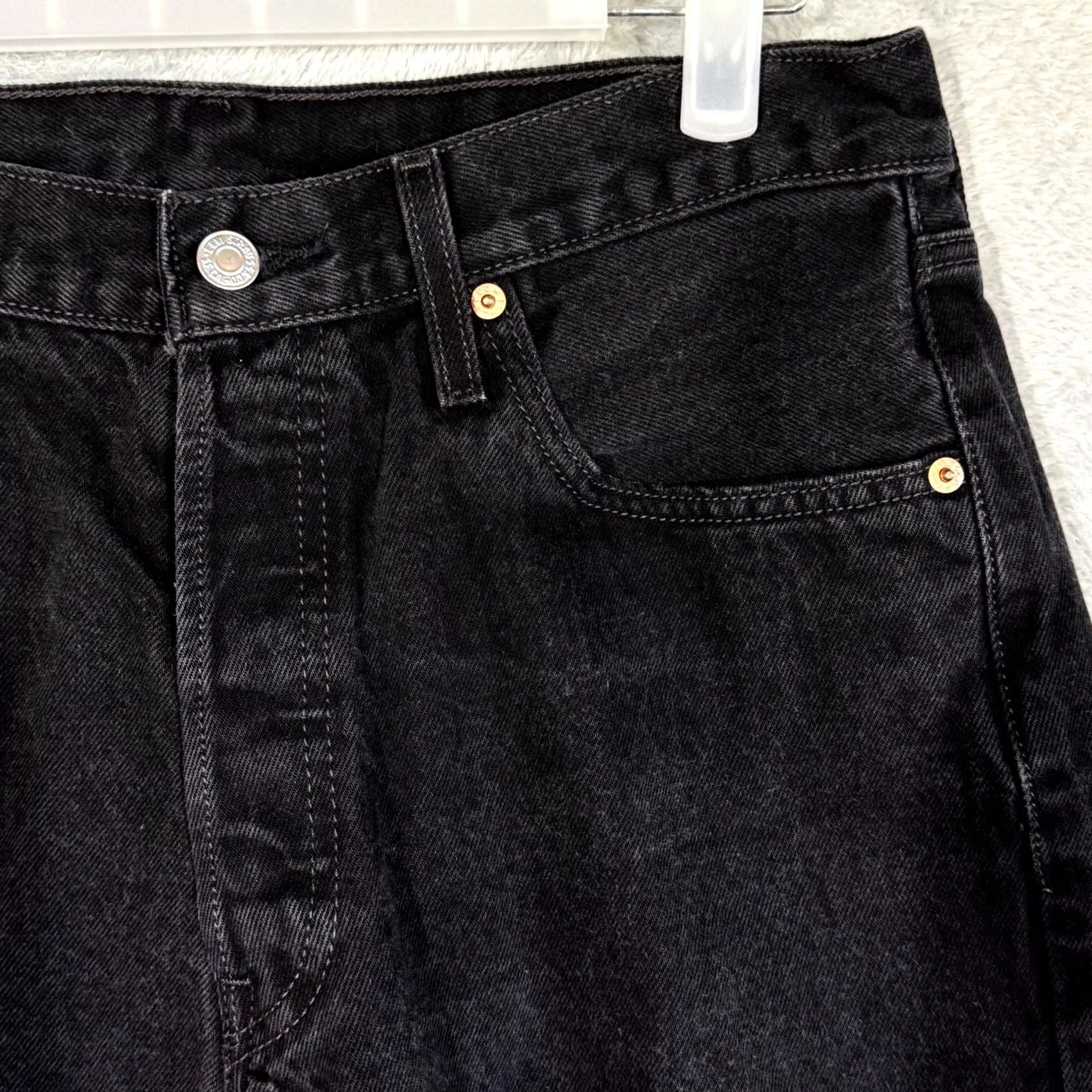 Levi's Levi’s 501 Men’s Jeans Button Fly Black Denim Straight 38 x 32 Regular Mens Jeans Size US 38 / EU 54 - 4 Thumbnail