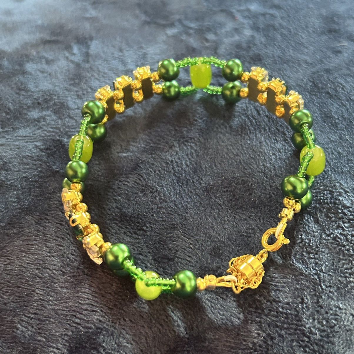 Handmade Handcrafted emerald green Czech glass pearl bracelet Size ONE SIZE - 6 Thumbnail