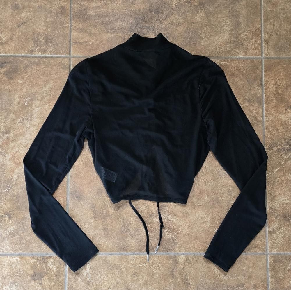 Designer Black Ruched Front WF Crop Long Sleeve Size S / US 4 / IT 40 - 2 Thumbnail