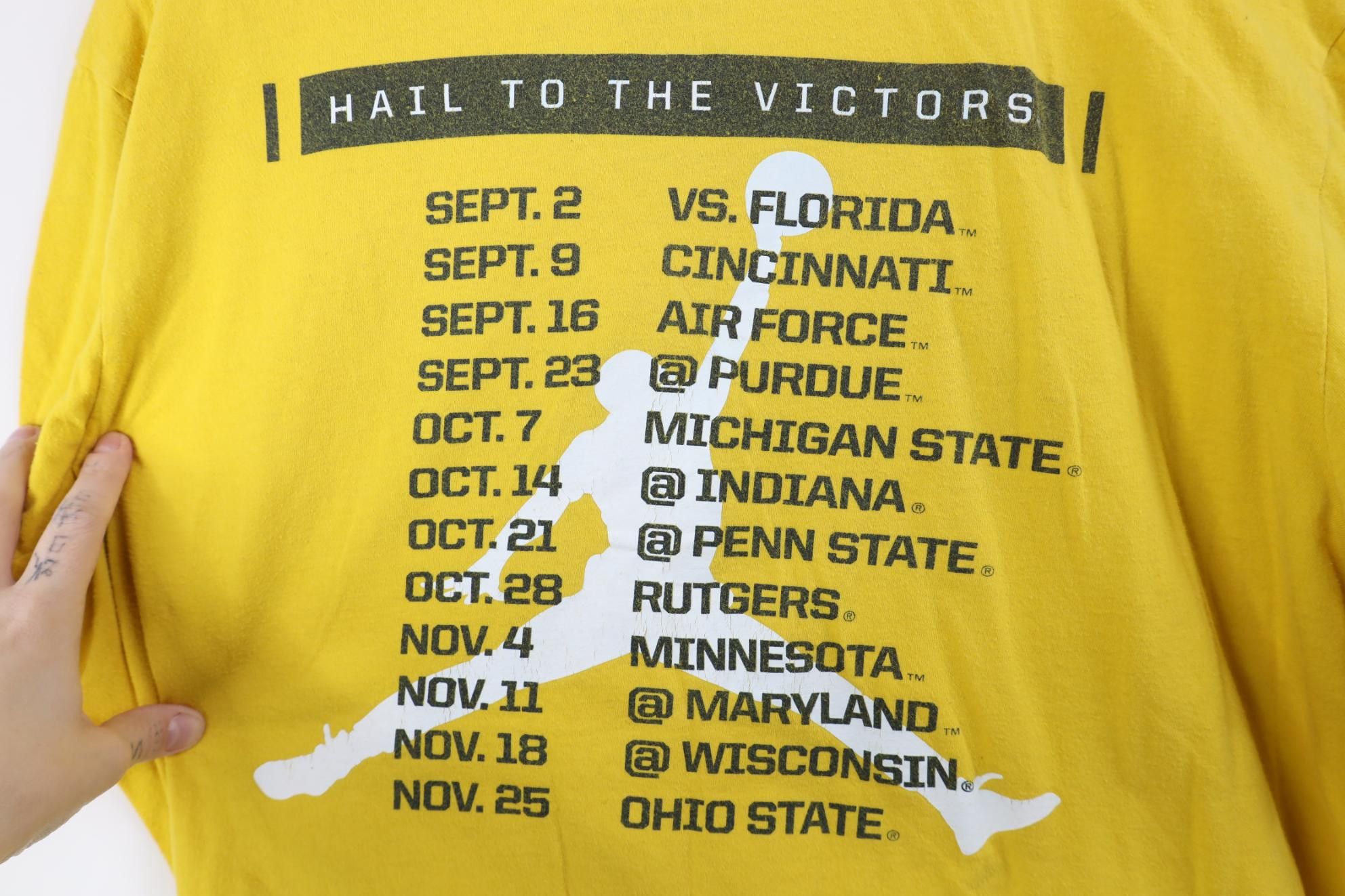 Nike Nike Air Jordan 2017 University of Michigan Football T-Shirt Size US L / EU 52-54 / 3 - 11 Thumbnail
