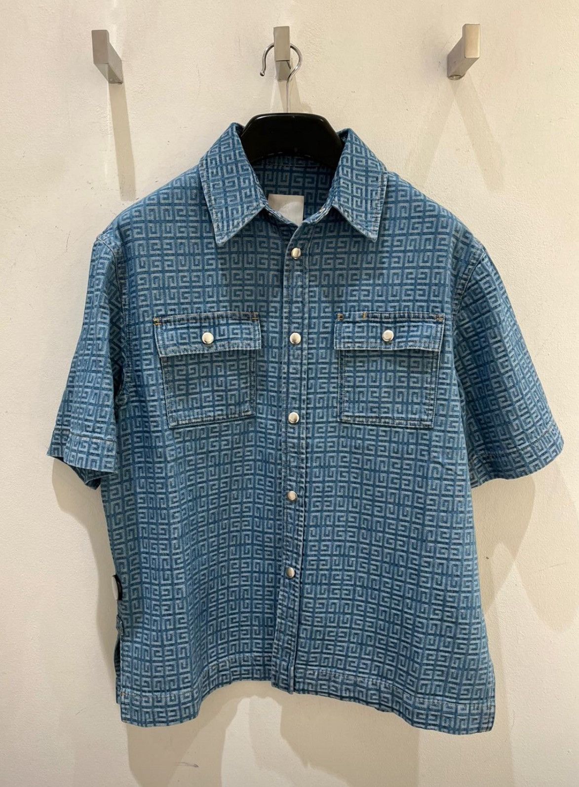 Givenchy BOXY FIT SHIRT IN 4G DENIM Size US XS / EU 42 / 0 - 6 Thumbnail