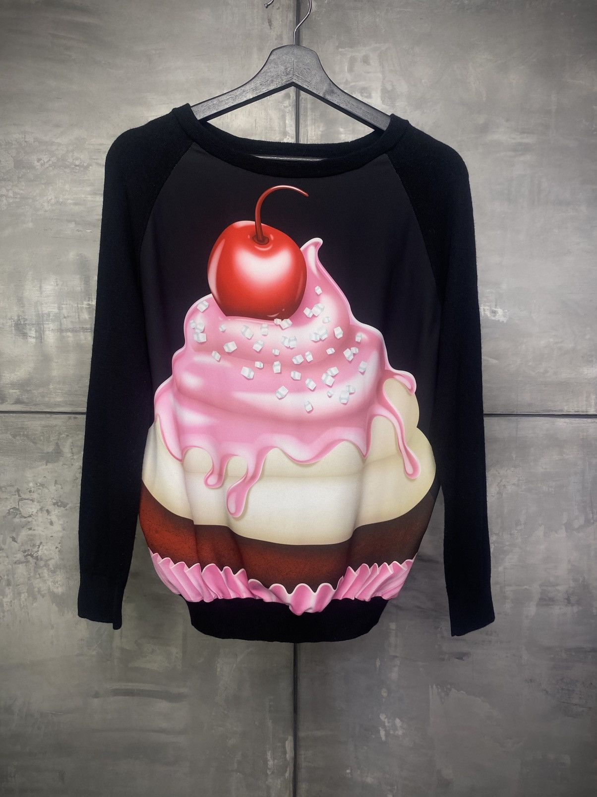 Boutique Moschino × Moschino Cake sweatshirt Size L / US 10 / IT 46 - 1 Thumbnail