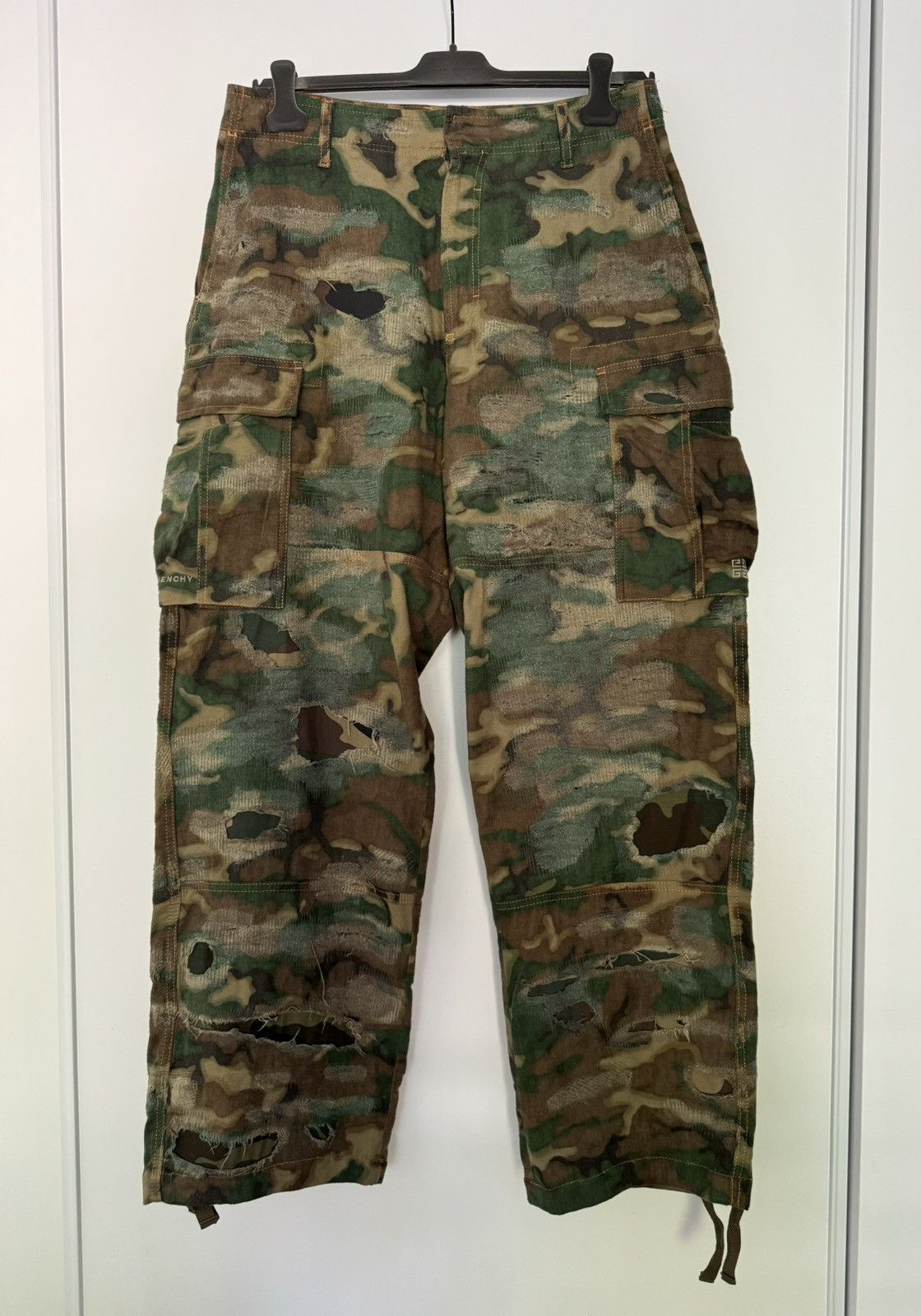Givenchy Givenchy Distressed Camo Cargo Pants Size US 32 / EU 48 - 3 Thumbnail