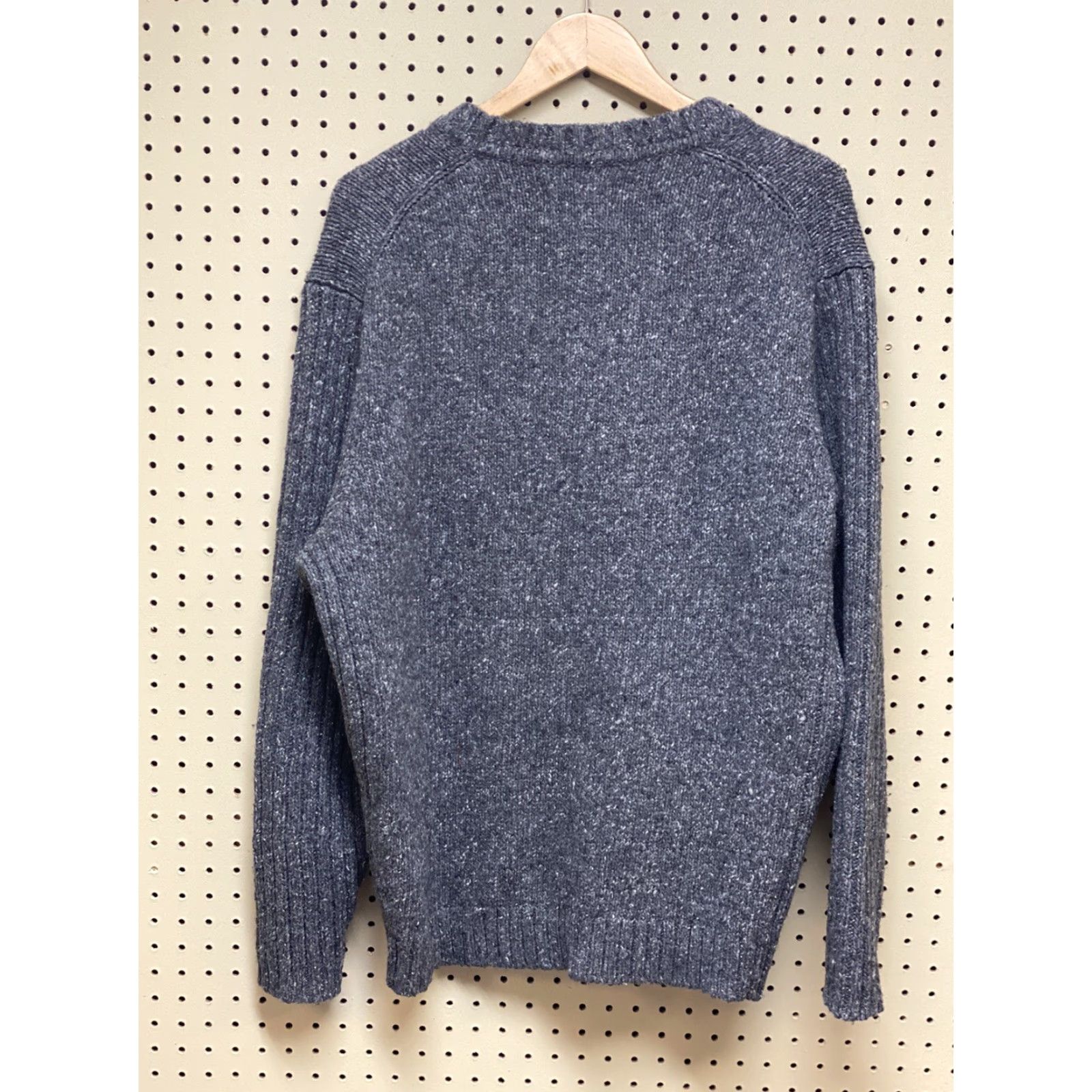 Vintage Woolrich Men’s Heather Gray V-Neck Wool Blend Sweater XL Long Sleeve Knit Pullover Regular Size In Gray Logo Accents Knit Style Tight-Knit Vintage No Size US XL / EU 56 / 4 - 2 Thumbnail