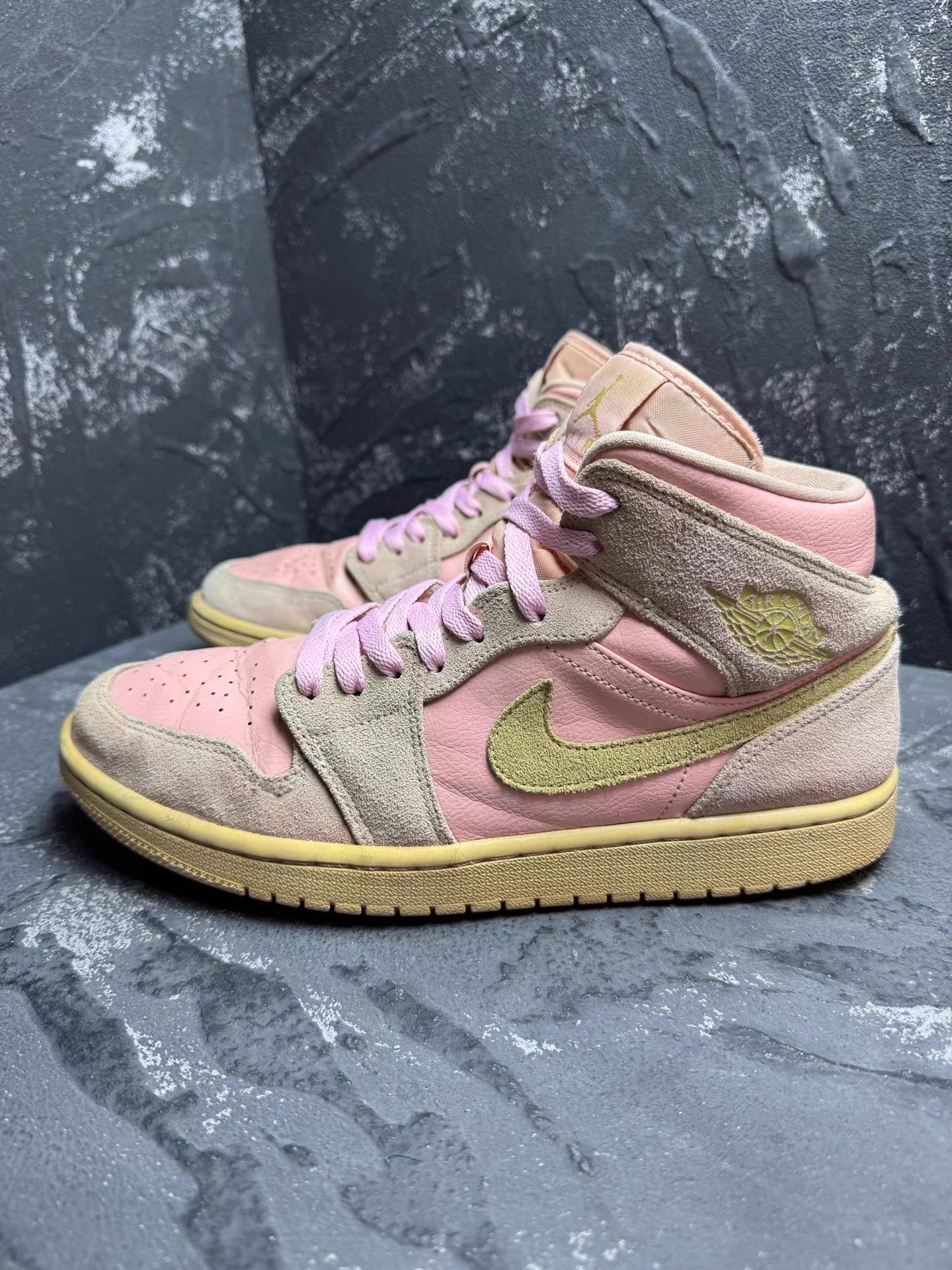 Nike Air Jordan 1 Mid Coral Gold Dirty Pink Suede Q10 Size US 8.5 / EU 41-42 - 2 Thumbnail