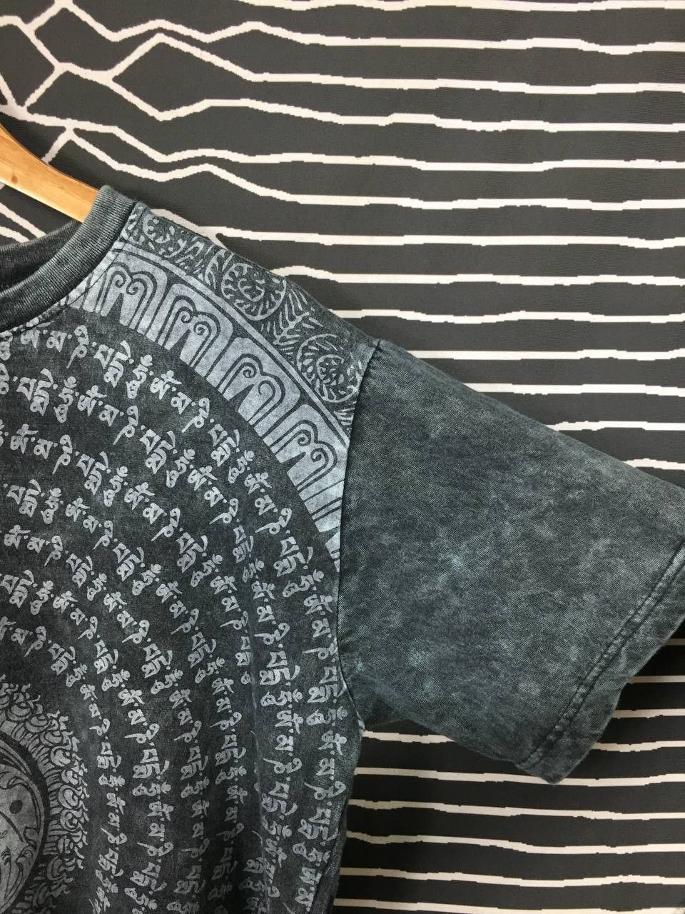 Vintage Ying & Yang Tibetan Scripted All Over Print Stonewash Tee Size US L / EU 52-54 / 3 - 5 Thumbnail