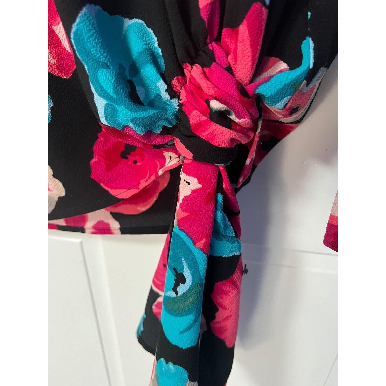 Juicy Couture Jeans Juicy Couture Floral Blouse VNeck Tie Knot 3/4 Sleeve Top XS Size XS / US 0-2 / IT 36-38 - 2 Thumbnail