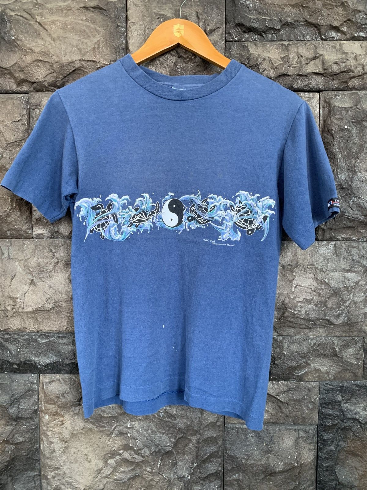 Vintage Vintage 90s T&C Hawaii Surfboards / Surfing / Surf T shirt Size US S / EU 44-46 / 1 - 1 Thumbnail