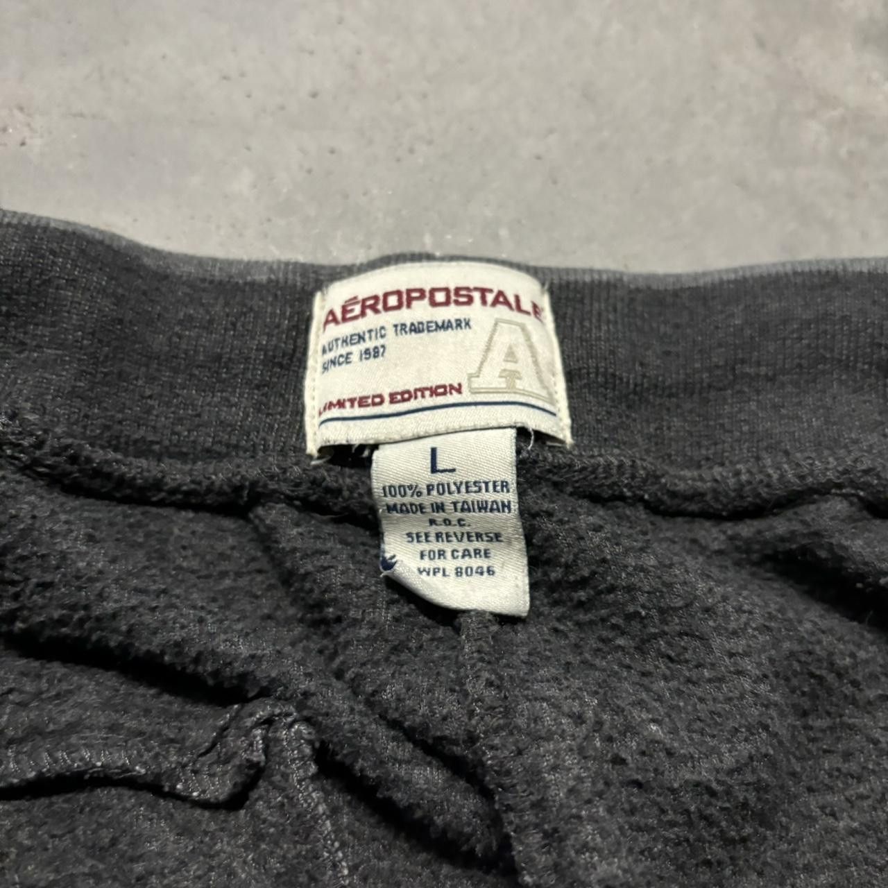 Aeropostale × Vintage Crazy Vintage Y2K/2000s Baggy Dark Grey Aeropostale Fleece Skater Sweatpants! Size US 36 / EU 52 - 7 Thumbnail