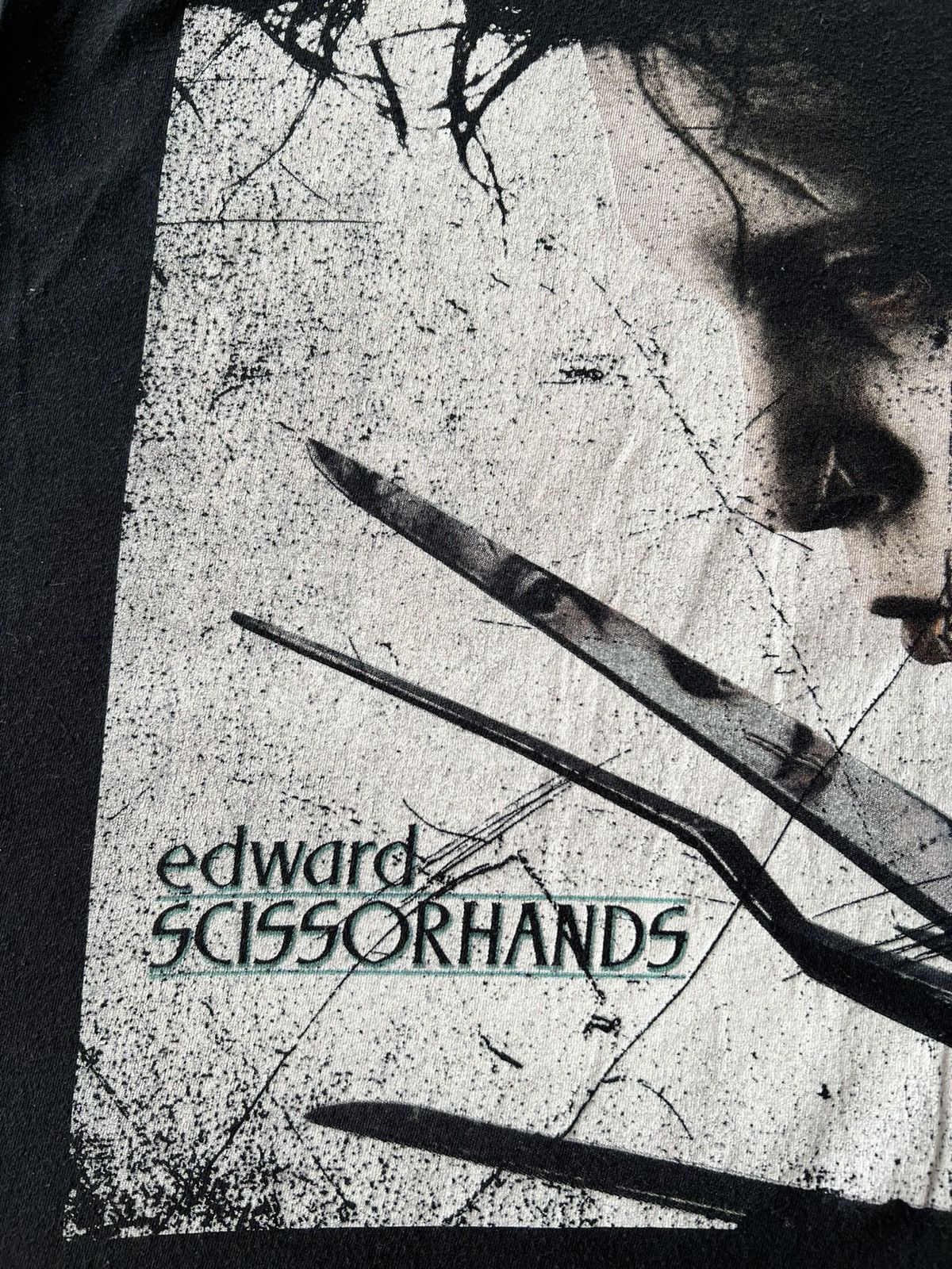 Vintage Vintage 2016 Edward Scissorhands Johnny Depp Movie T-shirt Size US S / EU 44-46 / 1 - 6 Thumbnail