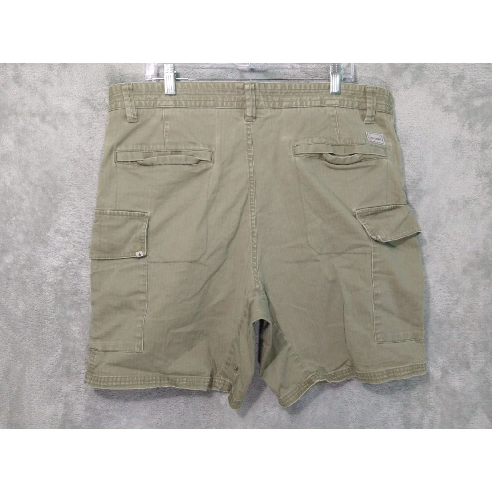 Volcom Volcom Cargo Shorts Mens 38 x 8 Green Cargo Chino Mid Rise Flat Front Regular Rise 8 in Cotton Green Pockets Cargo Mens Volcom Size US 38 / EU 54 - 2 Thumbnail