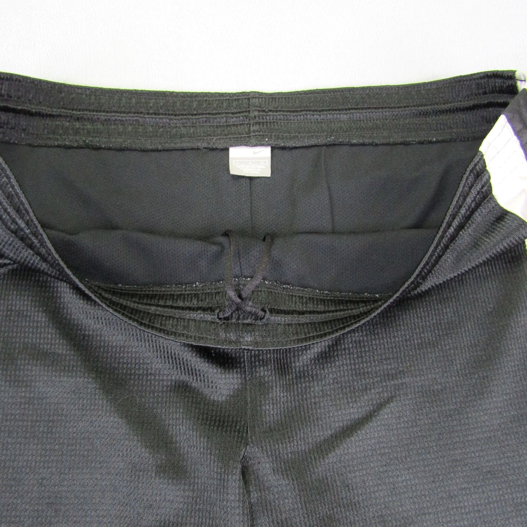 Nike Nike Shorts Mens Large Black Silver Shiny Swoosh Athletic Workout Gym Training Shirt? Size US 39 - 5 Thumbnail