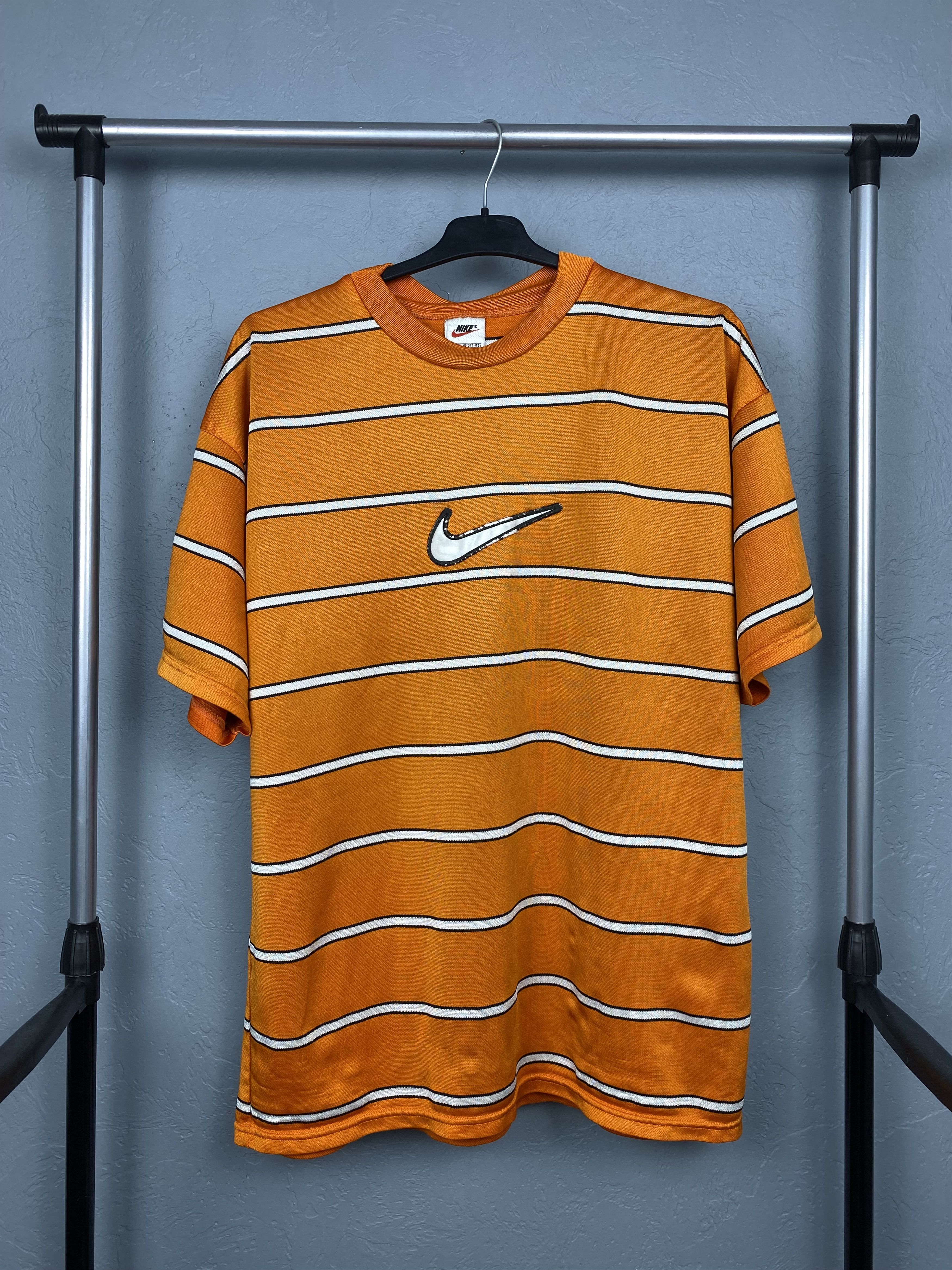 Nike Nike 90s Vintage Center Logo Swoosh T-Shirt Tee Size US XL / EU 56 / 4 - 1 Thumbnail