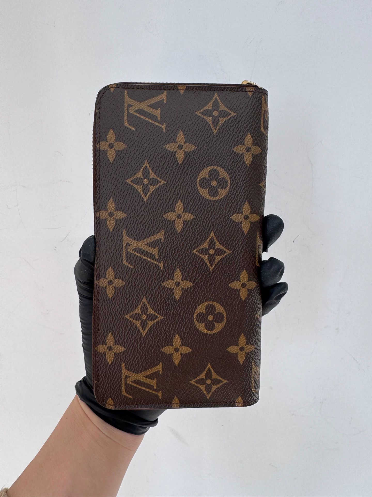 Louis Vuitton LV Women's 98NEW Tintin Graffiti LE Long Wallet Size ONE SIZE - 3 Thumbnail