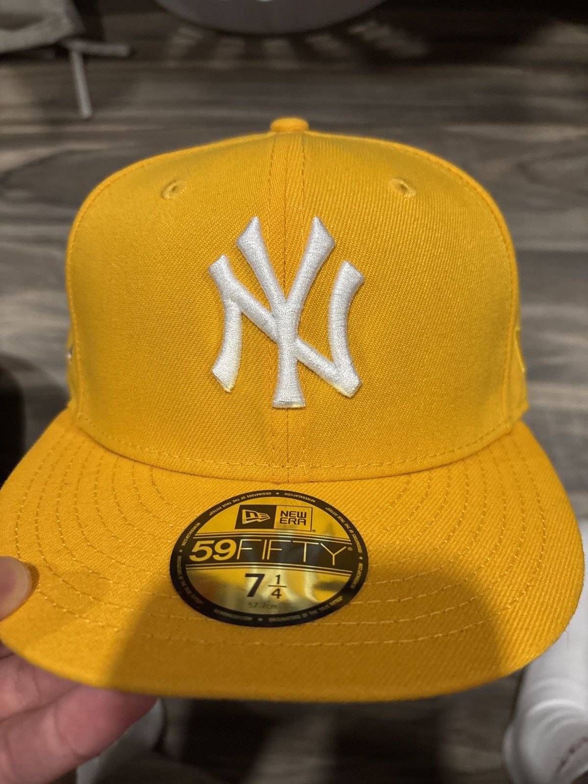 MLB × New Era Yellow New York Yankees Red Brim Size ONE SIZE - 1 Thumbnail