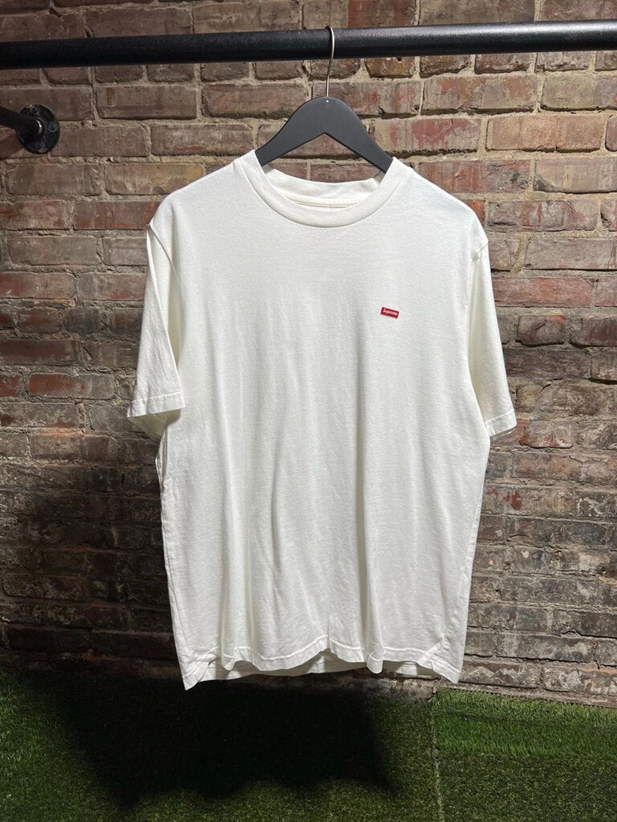 Supreme Supreme Small Box Logo White Tee Sz. M Size US M / EU 48-50 / 2 - 1 Thumbnail