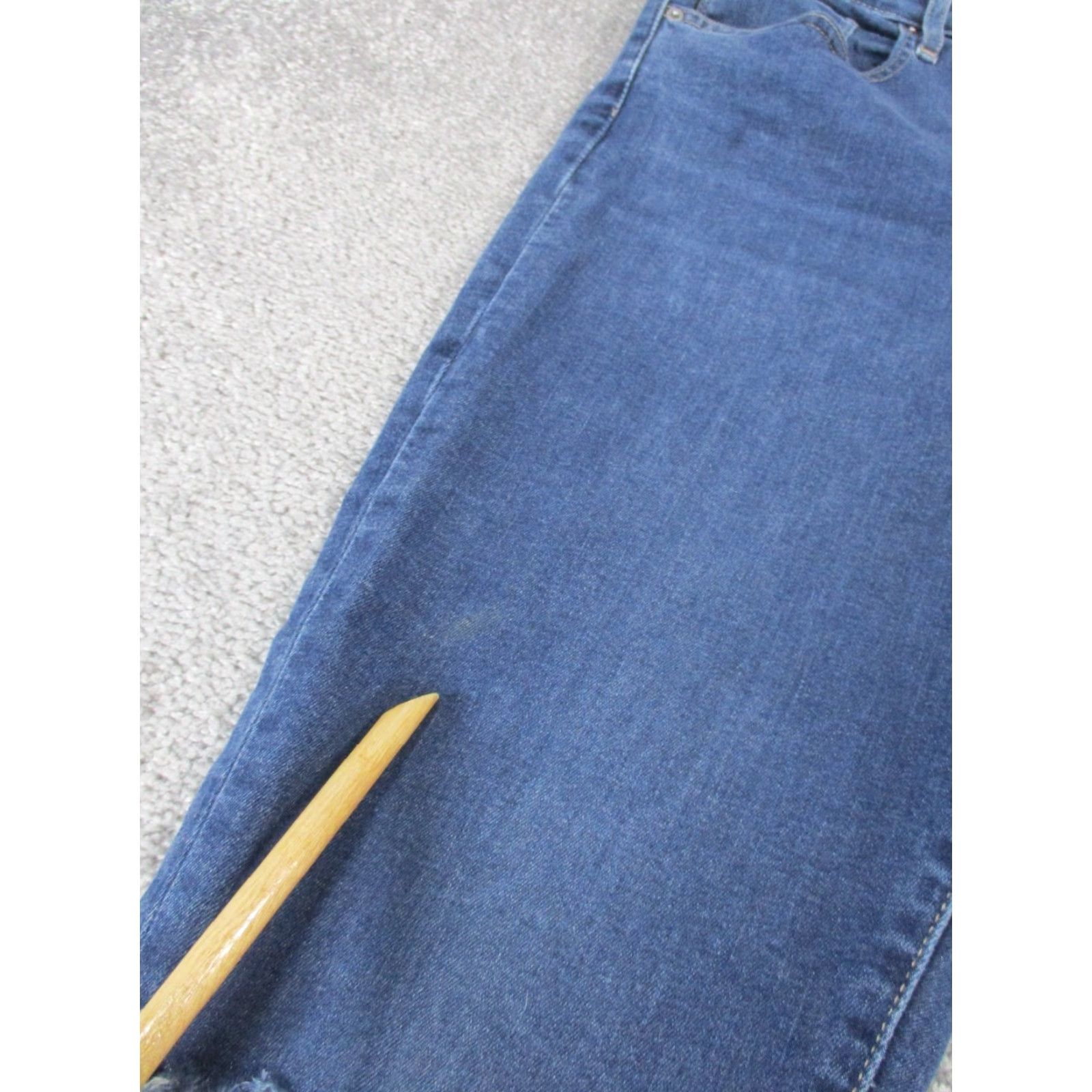 Levi's VINTAGE Levis 721 Jeans Womens 31 High Rise Skinny Dark Wash Denim Ripped Blues Size 24" / US 00 / IT 34 - 2 Thumbnail