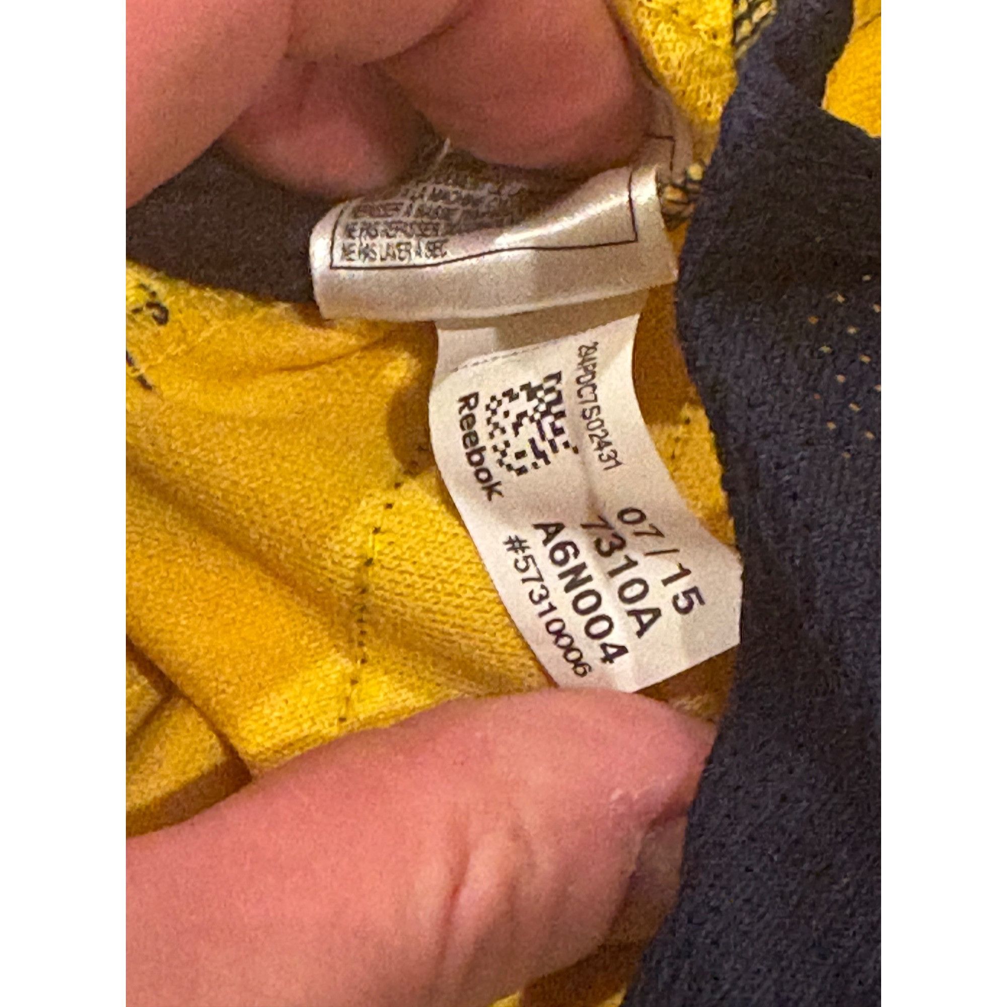 Reebok Reebok University of Michigan Wolverines NCAA Hockey Jersey Size US M / EU 48-50 / 2 - 8 Thumbnail