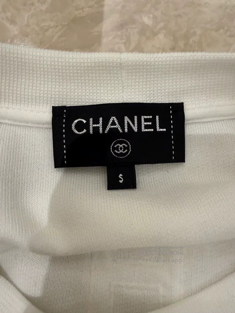 Chanel Chanel 21P white three-dimensional plush logo sweatshirt Size S / US 4 / IT 40 - 3 Thumbnail