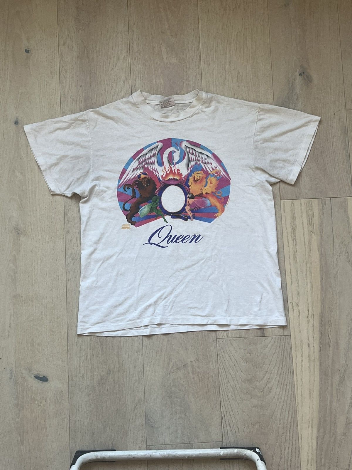 Band Tees Queen ‘a night at the opera’ Large vintage T shirt white Size US L / EU 52-54 / 3 - 1 Thumbnail