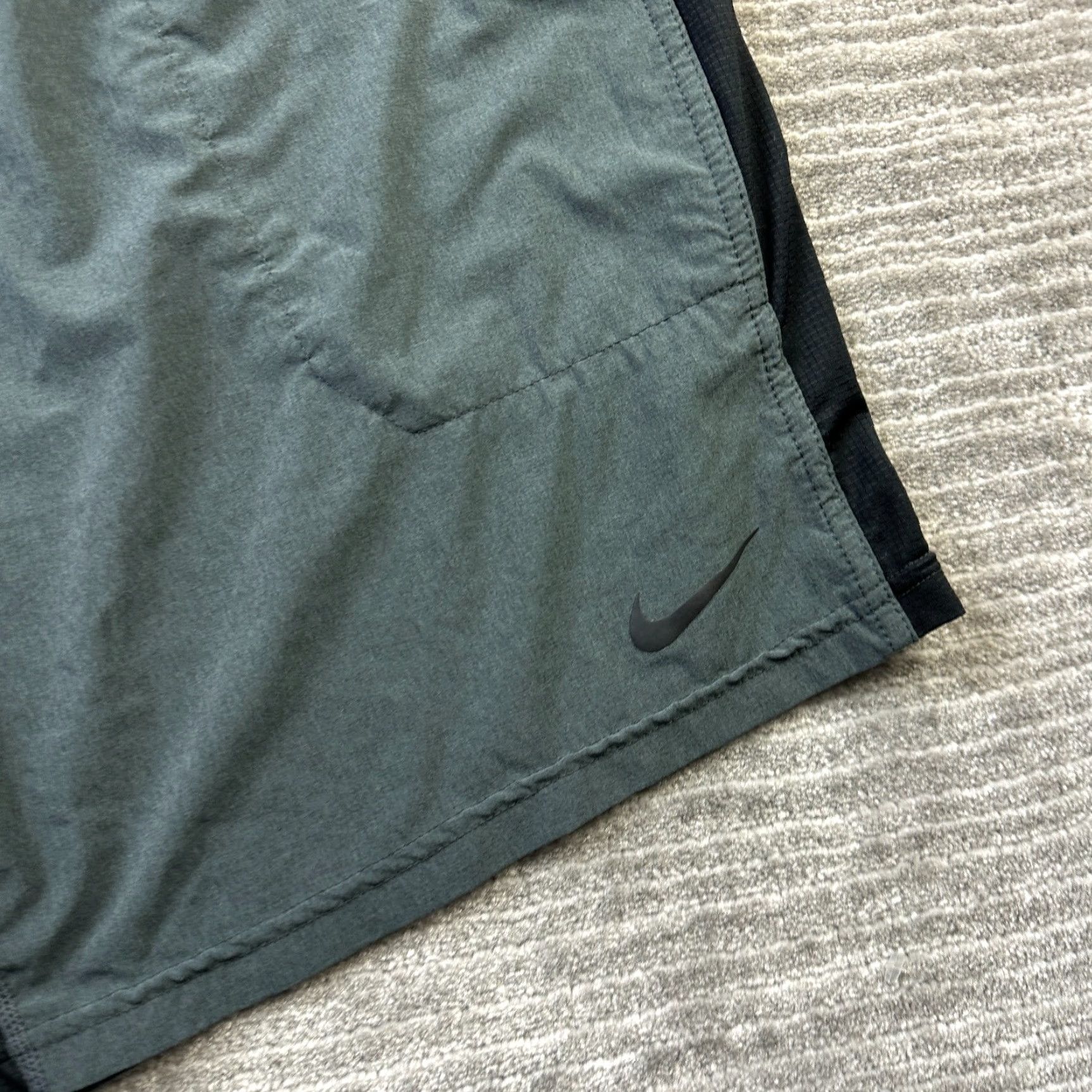 Nike Nike Shorts Mens 2XL Gray 7" Dri Fit Yoga Athletic Activewear Pocket Drawstring Size US 39 - 3 Thumbnail