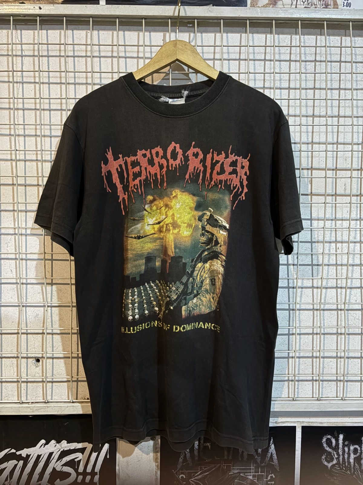 Band Tees Tshirt terrorizer vintage 00s Size US L / EU 52-54 / 3 - 1 Thumbnail