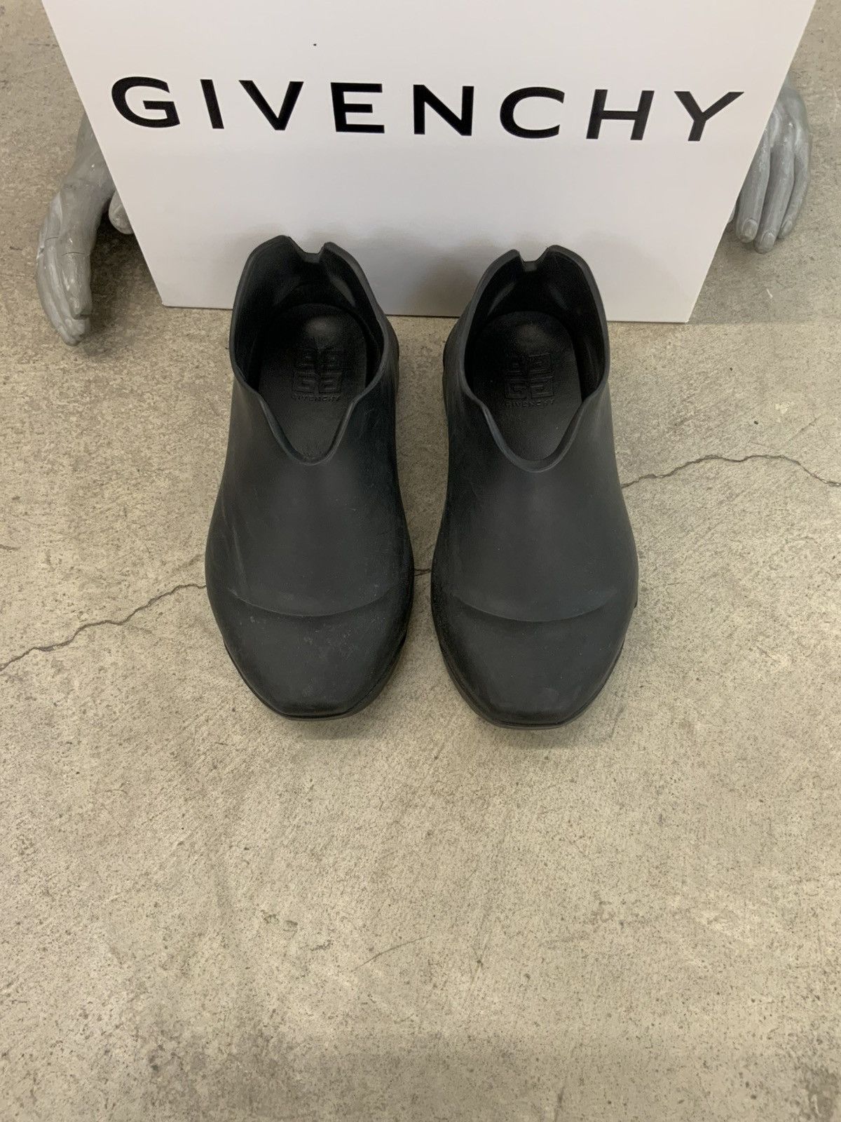 Givenchy GIVENCHY MONUMENTAL MALLOW SHOW LOW SHOES Size US 8 / EU 41 - 1 Thumbnail