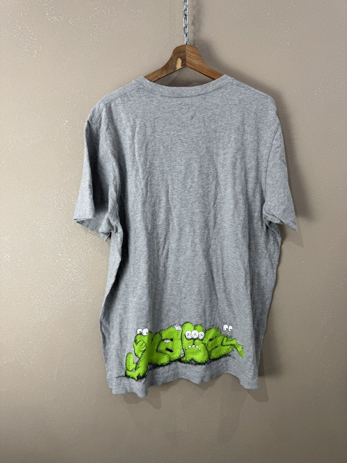 Japanese Brand Kaws x Uniqlo T-Shirt Big Logo White Y2K Street Style Sz XL Size US XL / EU 56 / 4 - 2 Thumbnail