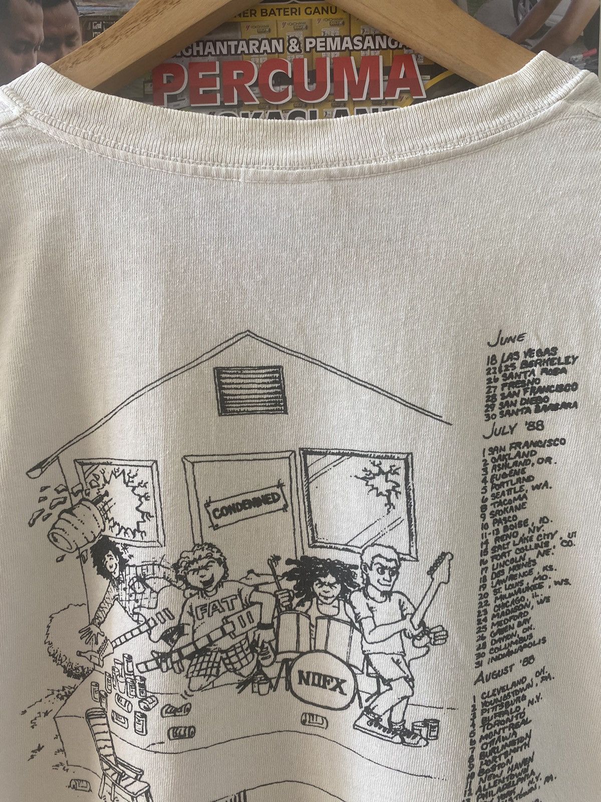 Band Tees × Vintage Band Tee x Rock Band x NOFX Gigan Tour x Vintage ©️ 2004 Size US L / EU 52-54 / 3 - 13 Thumbnail