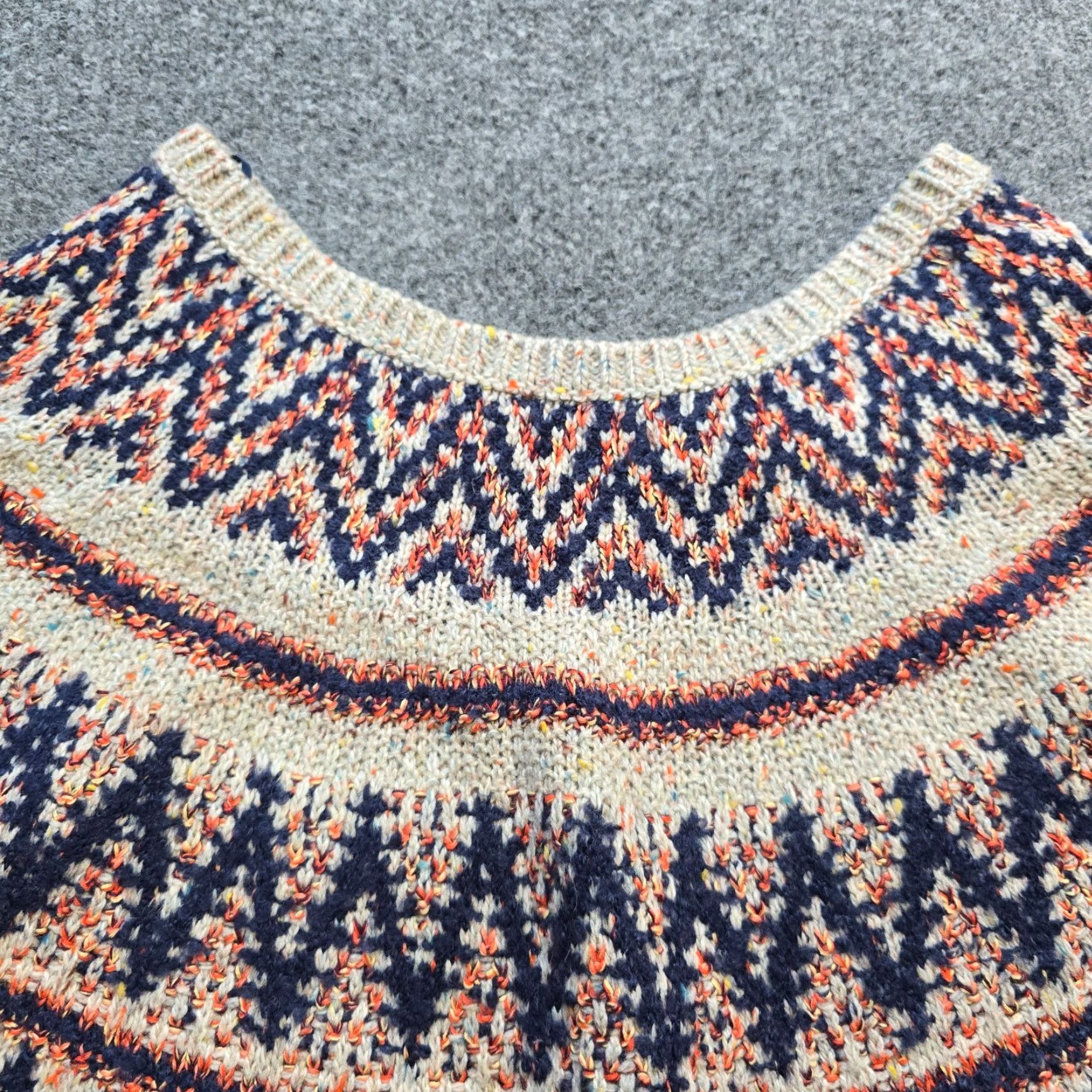 Vintage Sleeping on Snow Sweater Women Large Tan Wool Fair Isle Poncho Capelet Cape Capelet Size L / US 10 / IT 46 - 2 Thumbnail