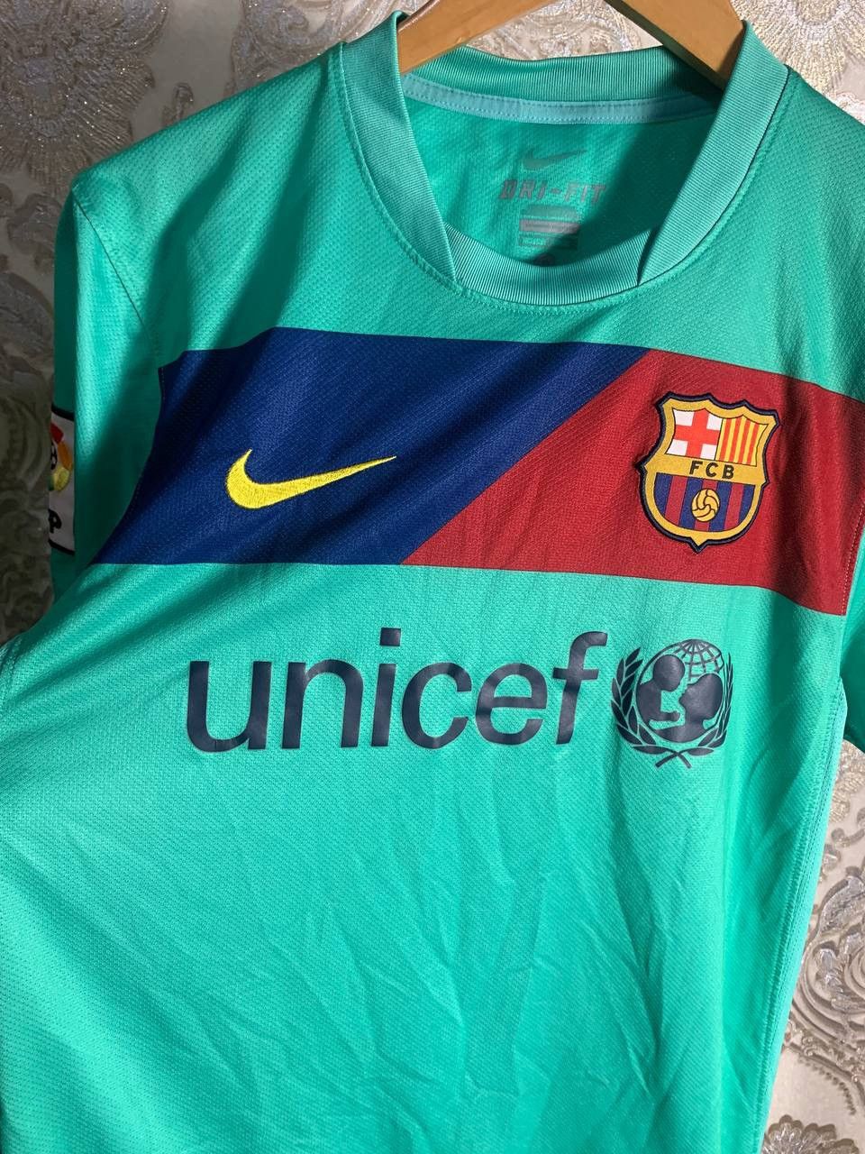 Nike VINTAGE NIKE FC BARCELONA SPAIN SOCCER JERSEY RETRO Y2K 90s Size US S / EU 44-46 / 1 - 4 Thumbnail