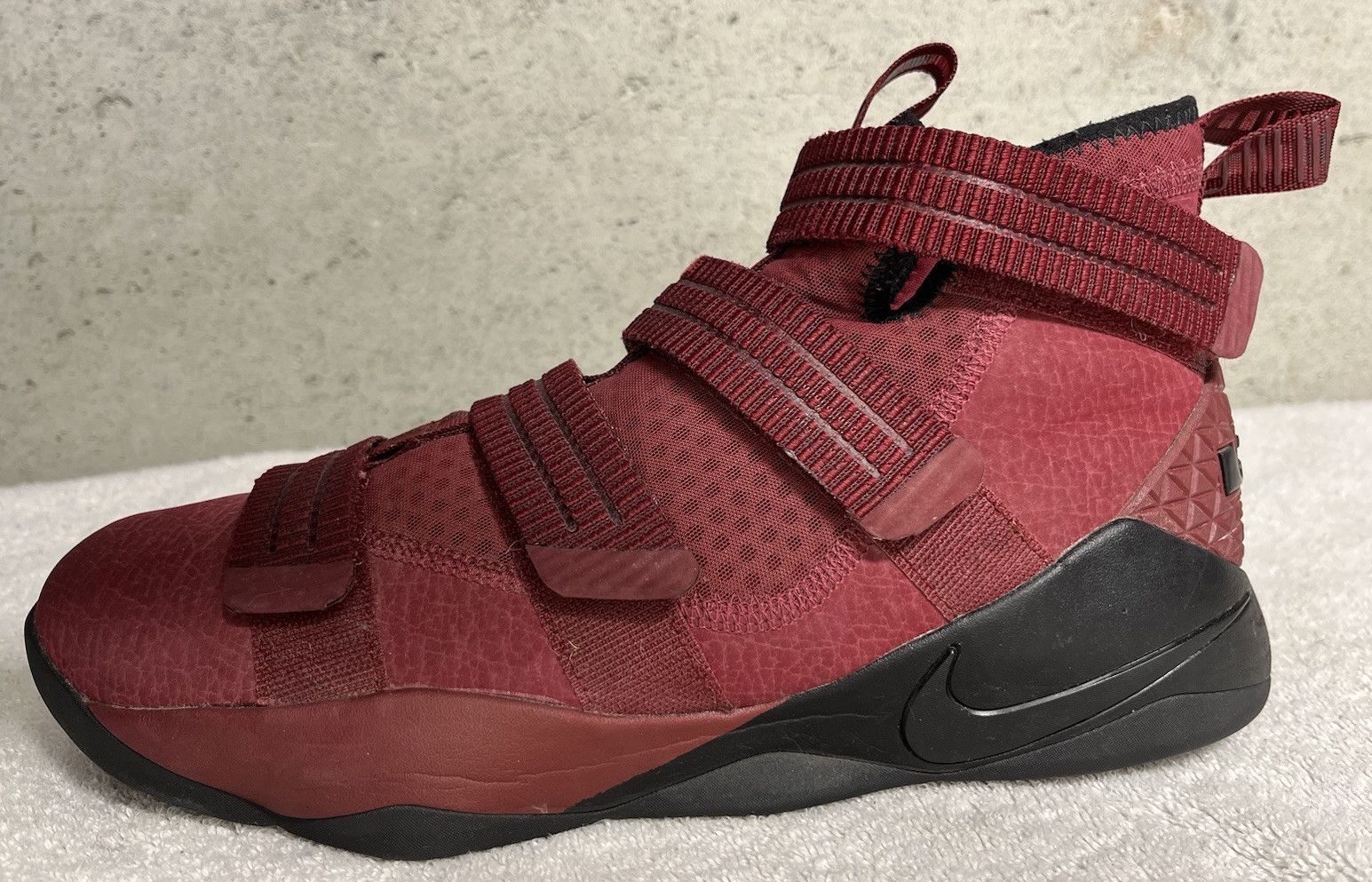 Nike 2017 Nike LeBron Soldier (11)XI SFG Basketball Shoes Size 11 Size US 11 / EU 44 - 4 Thumbnail