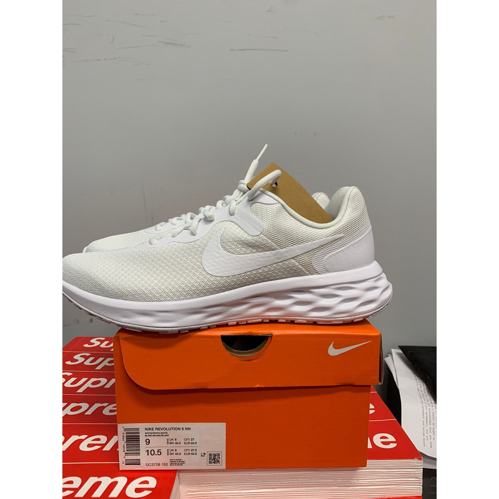 Nike Nike Men's Revolution 6 Size 9 White/White BRAND NEW Size US 9 / EU 42 - 4 Thumbnail