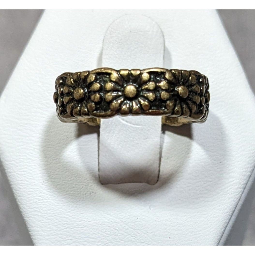 Other Fairycore Floral Antiqued Gold Tone Ring Size 5 3/4 Size ONE SIZE - 6 Thumbnail