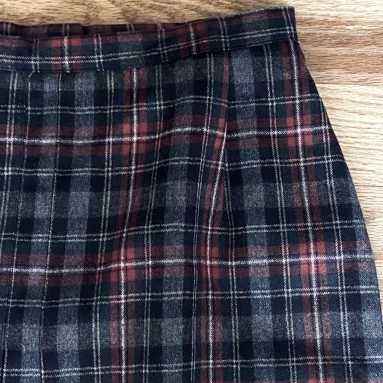 Vintage Vintage 70s Wool Plaid Pleated Skirt Gray Red L 14 Size 36" / US 14 / IT 50 - 2 Thumbnail