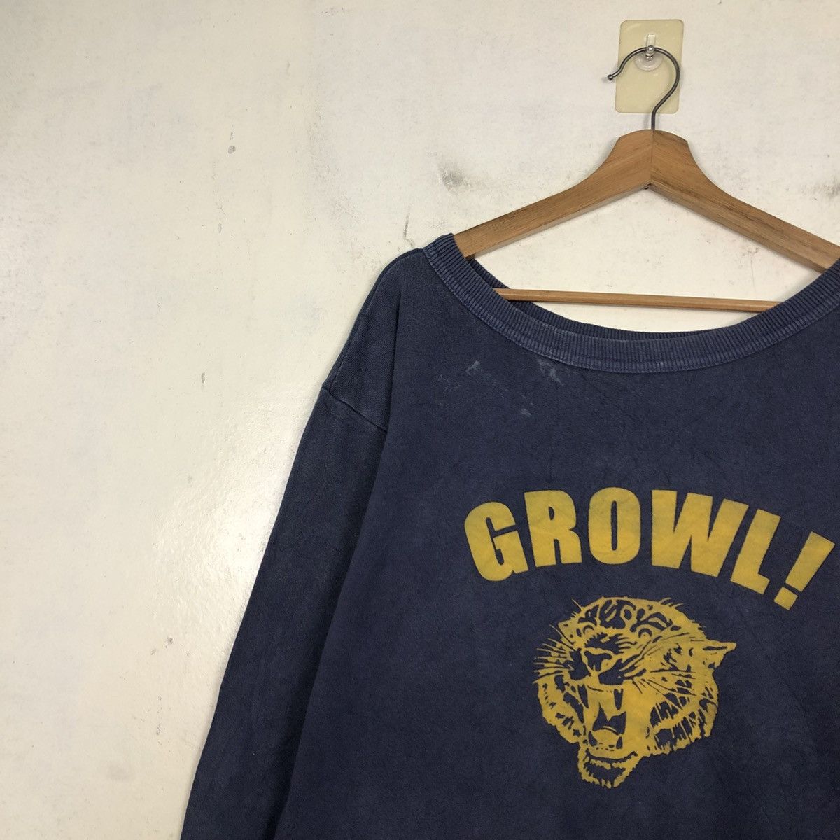 Japanese Brand 📌Cropped Sweatshirt Growl!! Big Logo Design Size US M / EU 48-50 / 2 - 9 Thumbnail