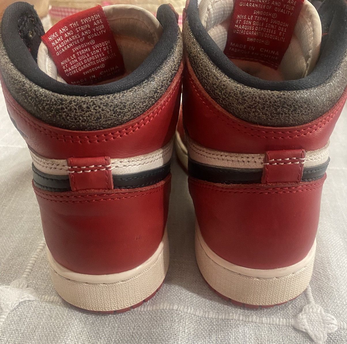 Jordan Brand Air Jordan 1 Retro High OG Chicago Lost and Found GS Size US 6.5 / IT 36.5 - 3 Thumbnail