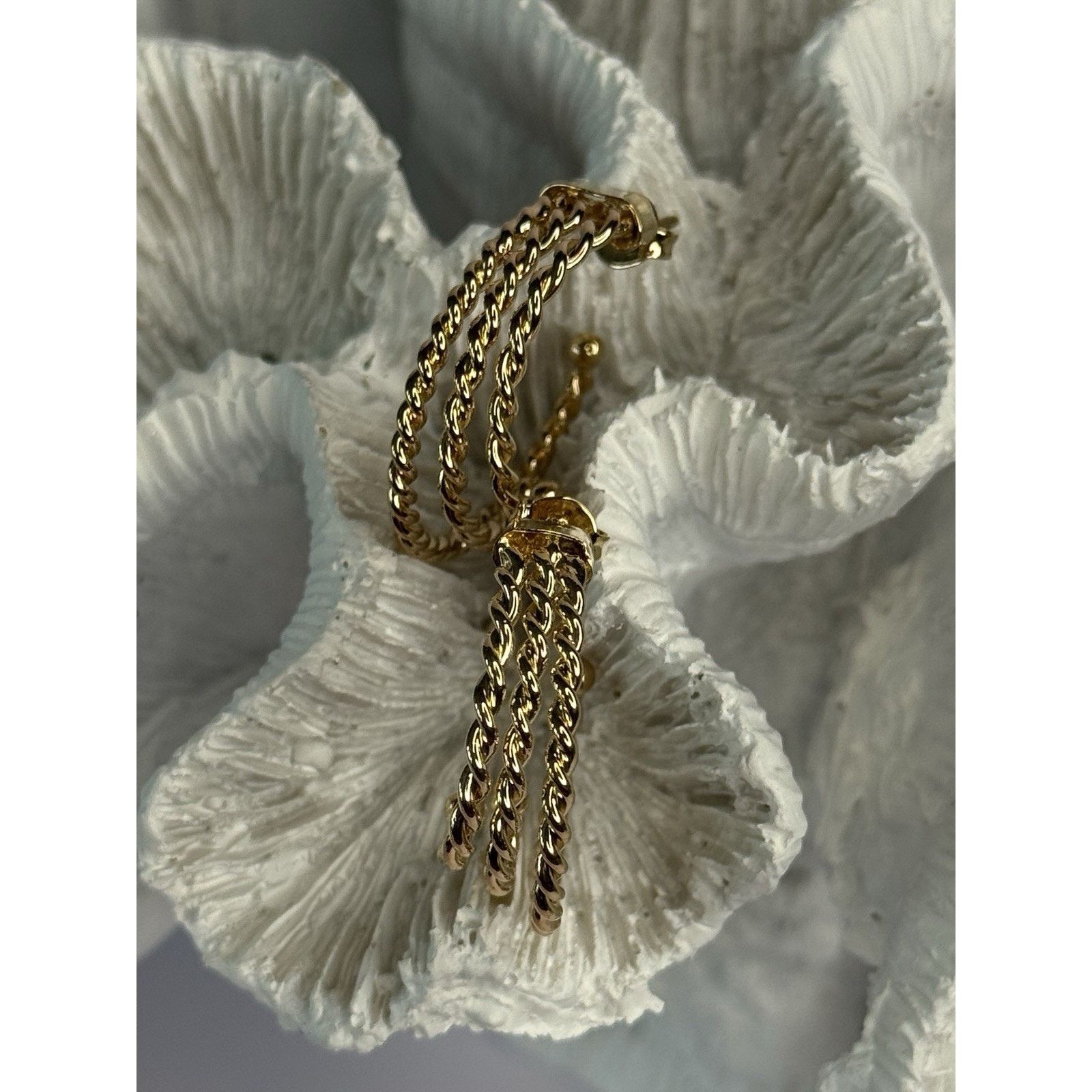 Jewelry GOLD PLATED EARRINGS LENGTH 1 INCH Size ONE SIZE - 1 Thumbnail