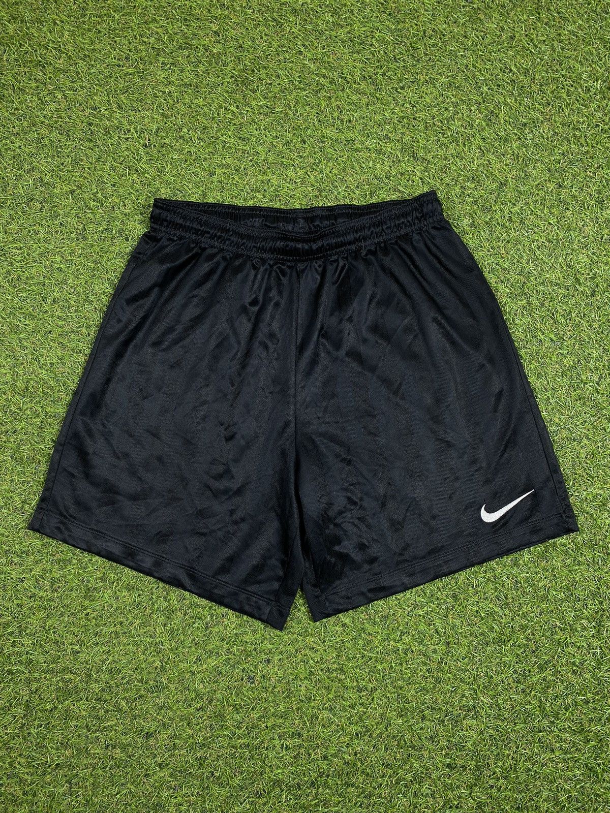 Nike Vintage Nike shorts streetwear swoosh casual y2k size M Size US 32 / EU 48 - 1 Thumbnail