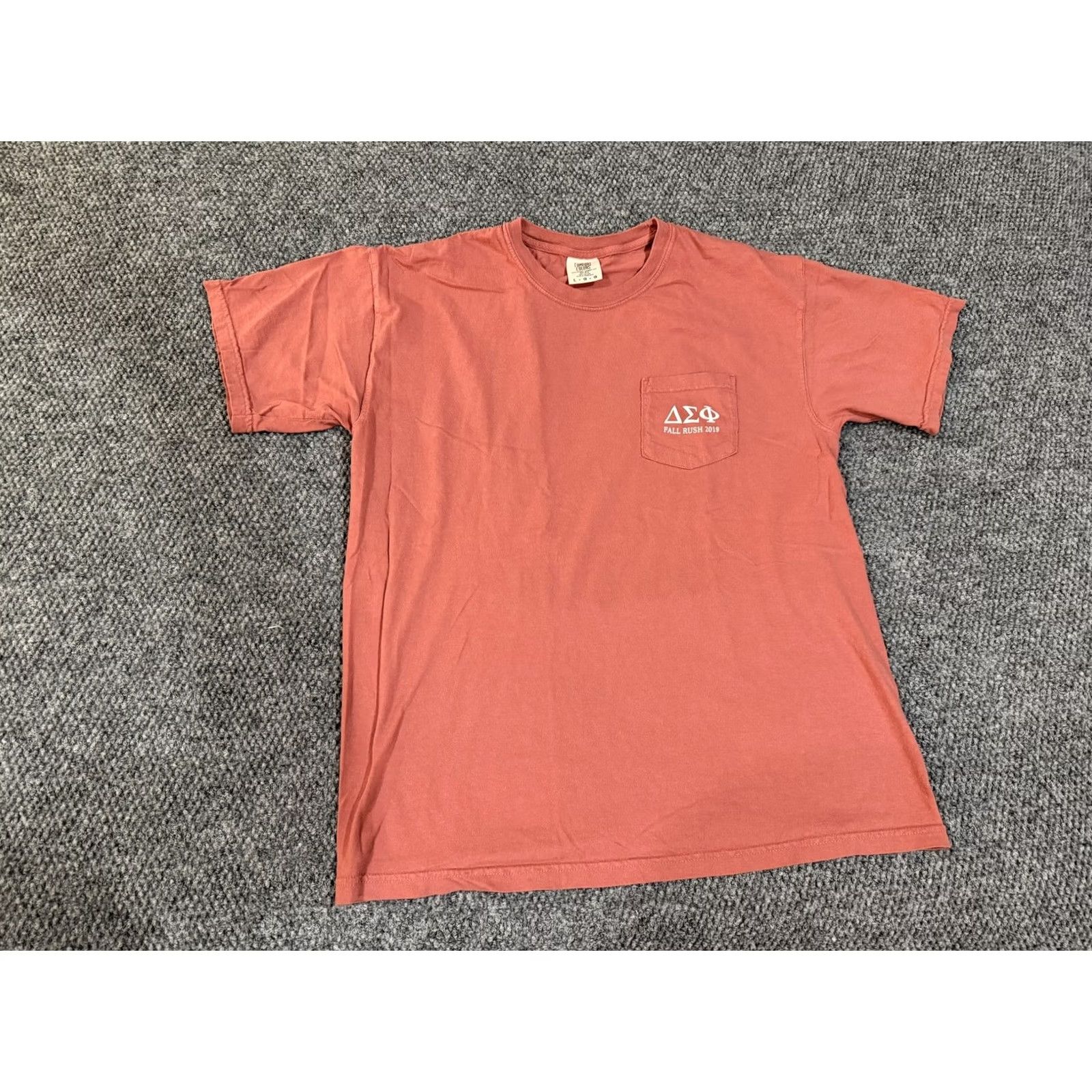 Comfort Colors Comfort Colors Shirt Mens L Red Delta Sig Fall Rush Pocket Graphic T-Shirt Size US L / EU 52-54 / 3 - 2 Thumbnail
