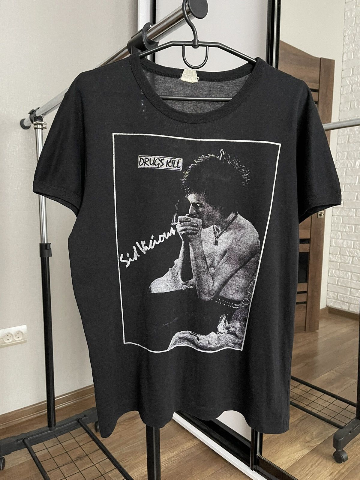 Band Tees Sex Pistols Sid Vicious Drugs Kill Vintage T-Shirt Tee 80s Size US M / EU 48-50 / 2 - 1 Thumbnail