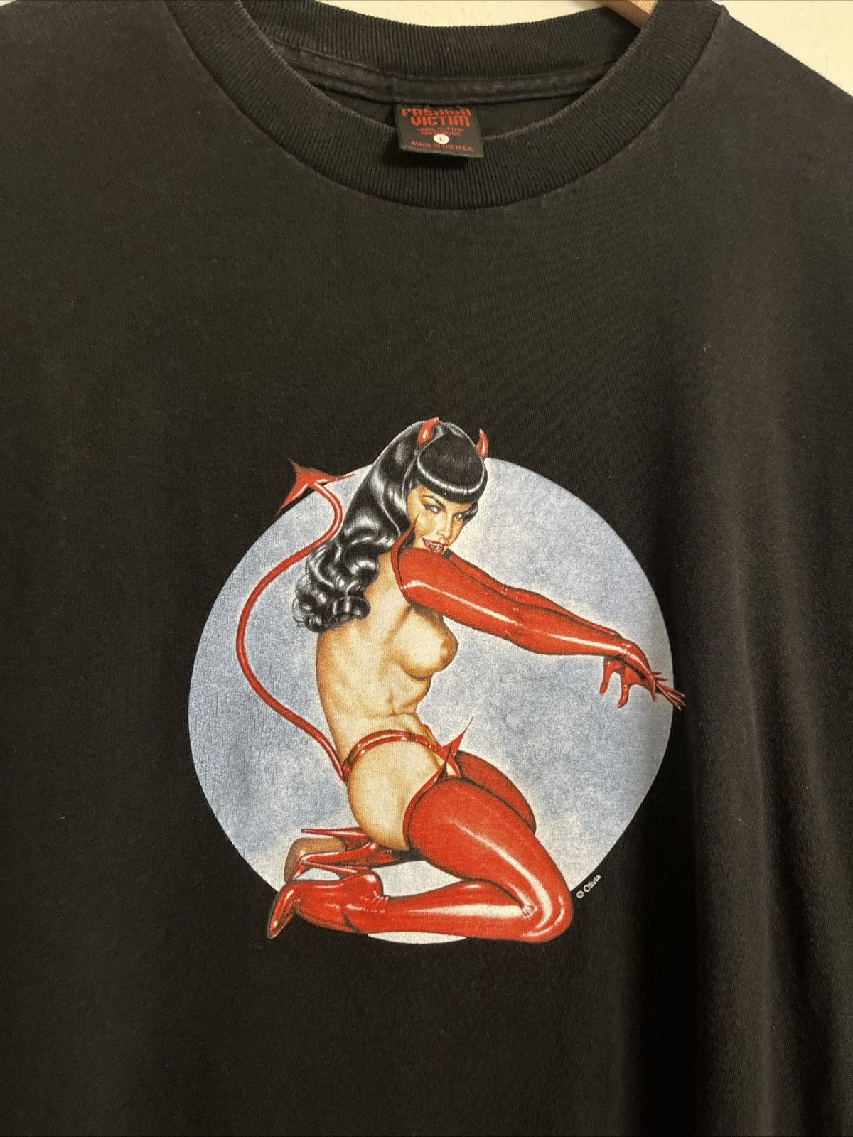 Vintage Vintage Fashion Victim Betty Page Red Devil Shirt Size L Size US L / EU 52-54 / 3 - 7 Thumbnail