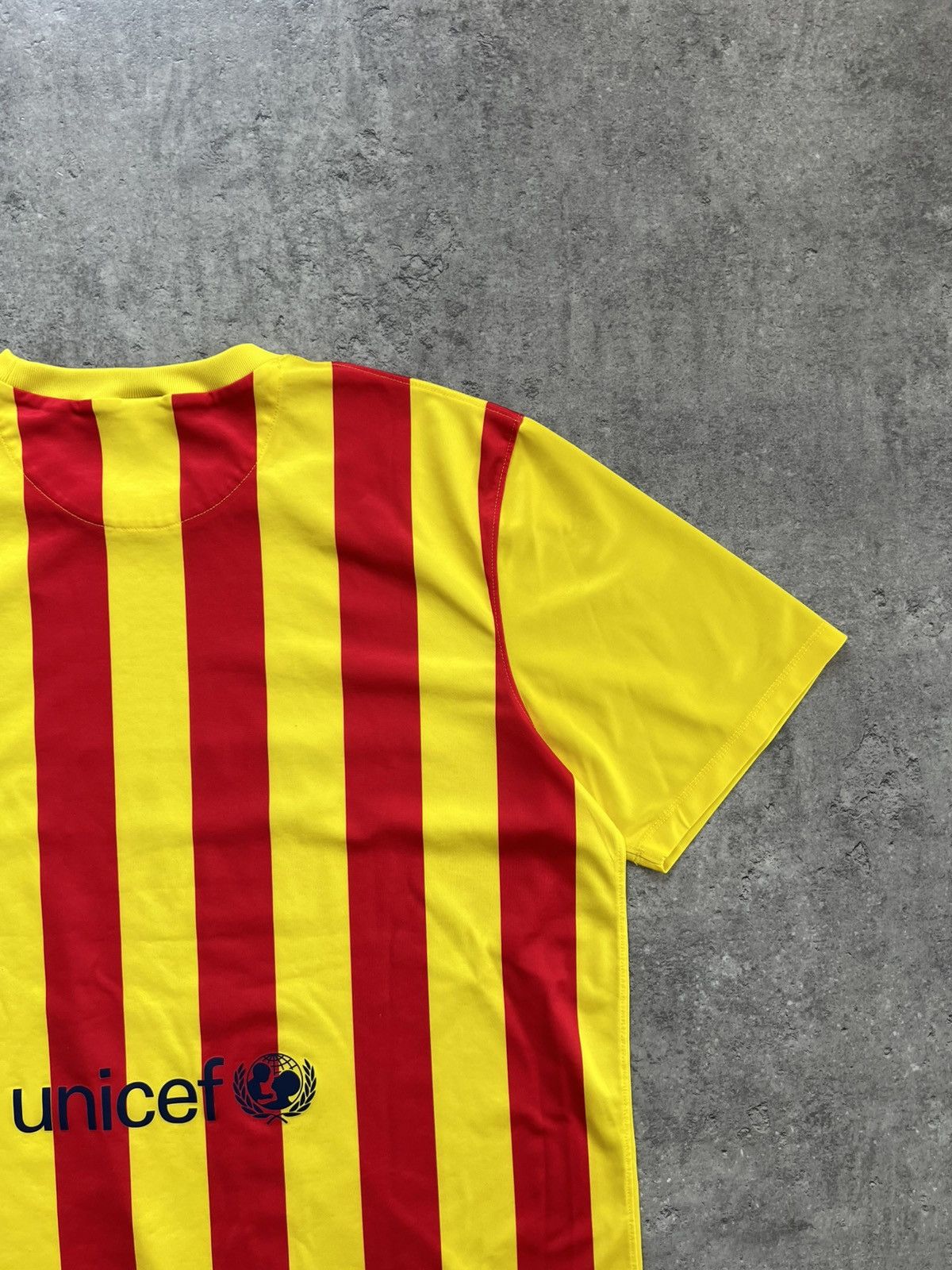 Nike 2013/2014 Nike FC Barcelona Vintage Soccer Jersey T-Shirt Size US XL / EU 56 / 4 - 8 Thumbnail